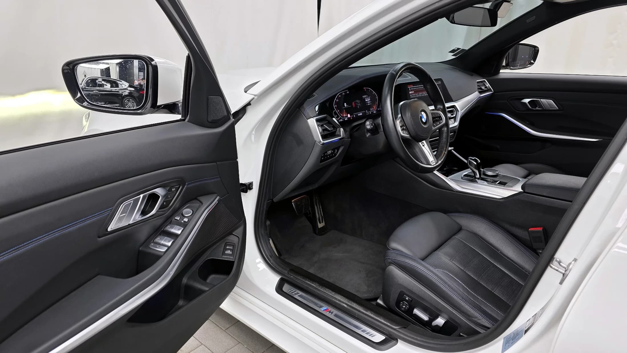 BMW 3-Series 320i Touring M Sports, 2022 г. 55530 км. — фото 10