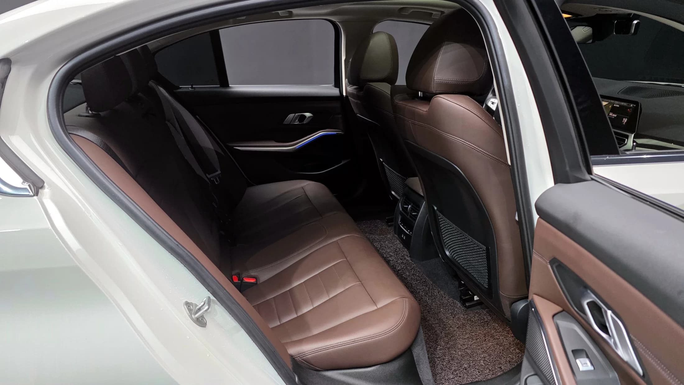 BMW 3-Series 320i Luxury, 2022 г. 25746 км. — фото 12