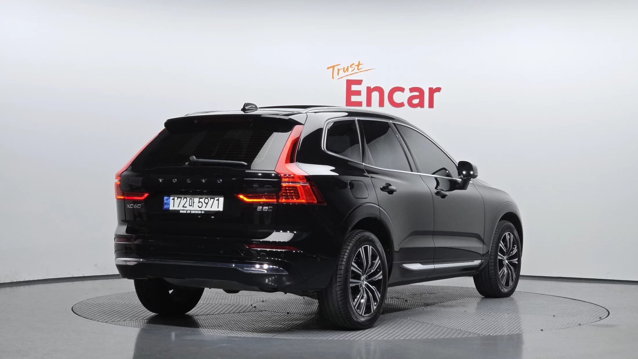 Volvo XC60 B5 Inscription, 2022 г. 28451 км. — фото 2