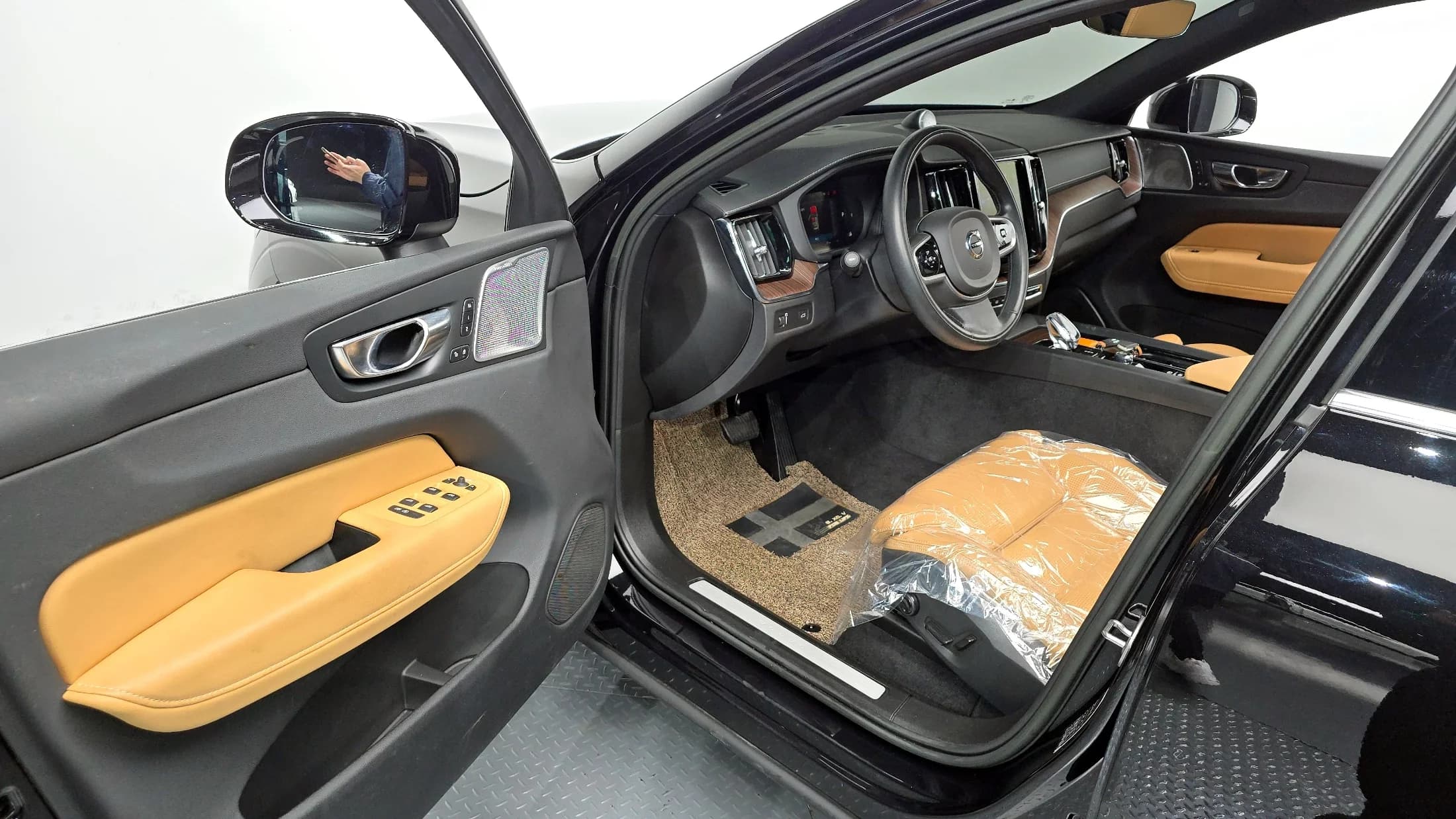 Volvo XC60 B5 Inscription, 2022 г. 28451 км. — фото 10