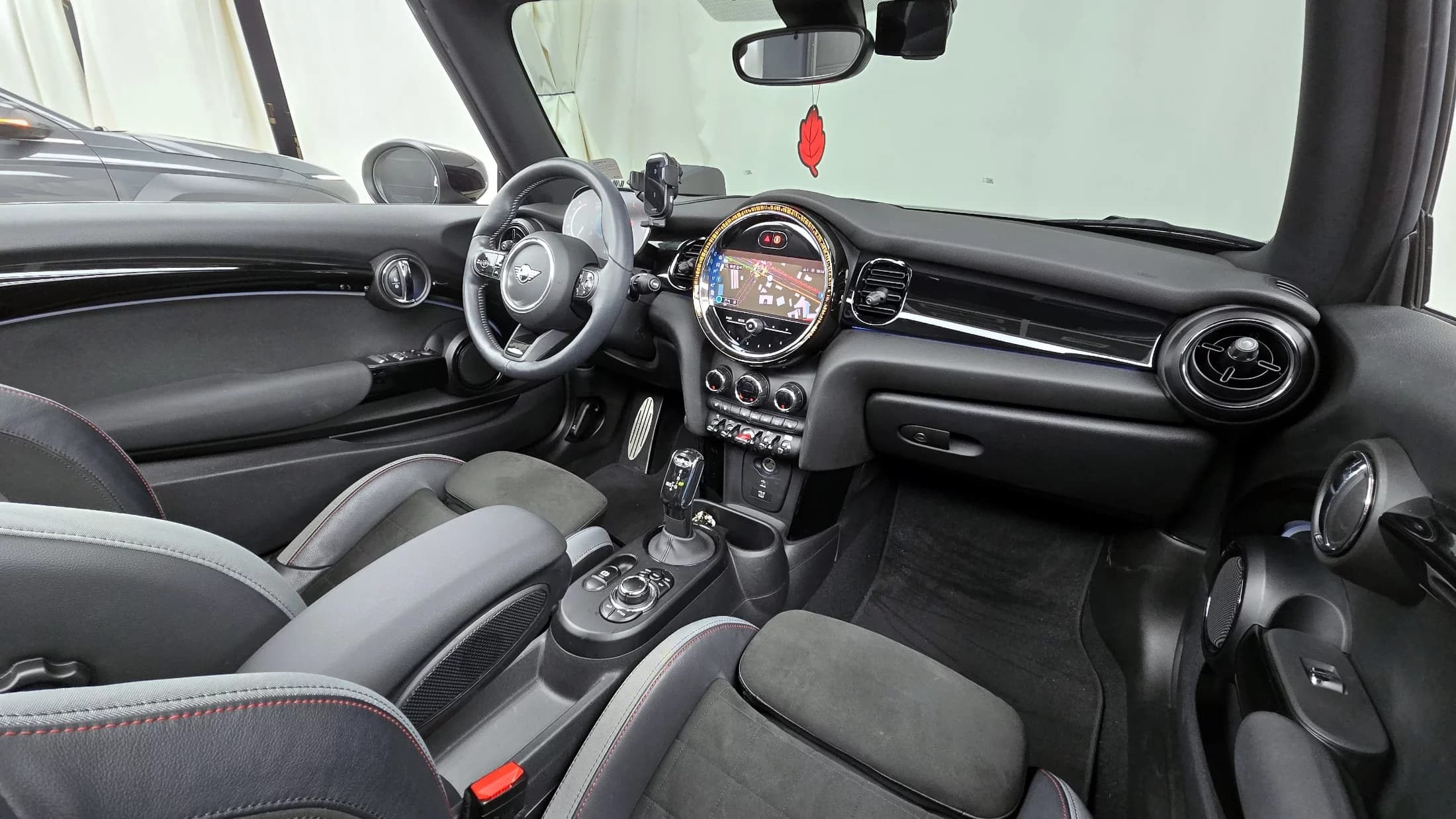 MINI Cooper Convertible JCW 3rd, 2022 г. 32739 км. — фото 7