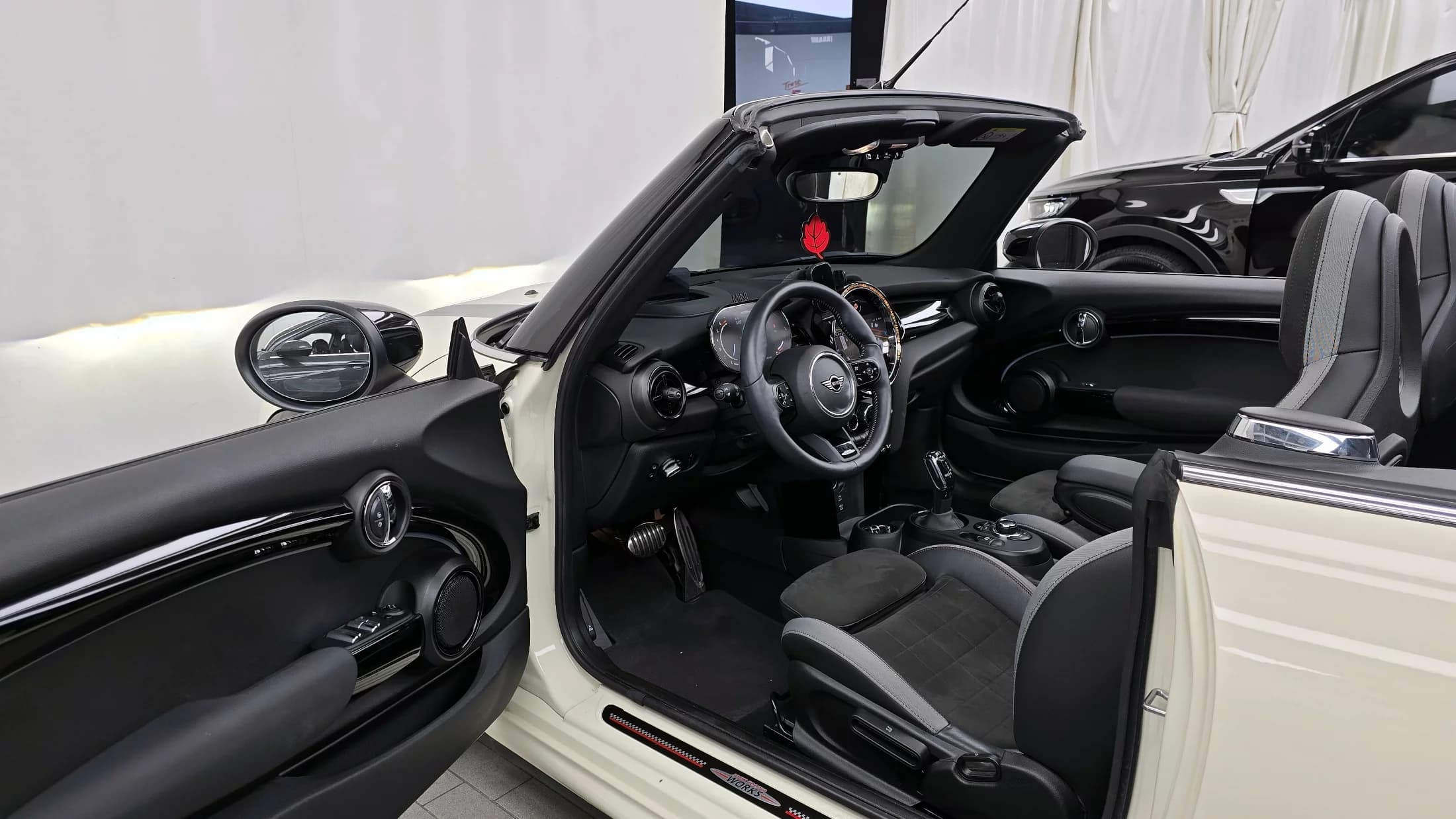 MINI Cooper Convertible JCW 3rd, 2022 г. 32739 км. — фото 10