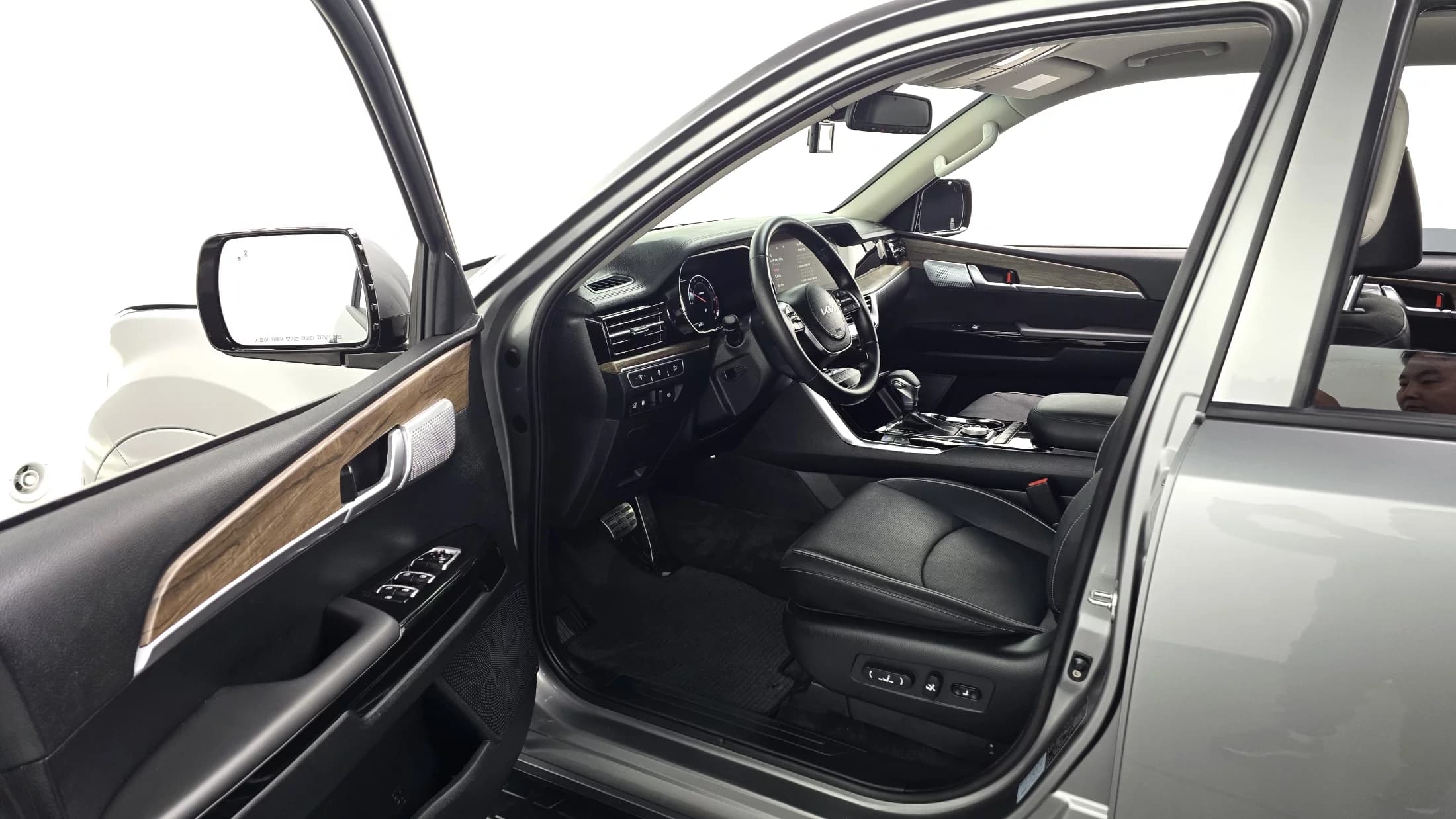 Kia Mohave Diesel 3.0 4WD 5-Seater Platinum, 2022 г. 6270 км. — фото 11