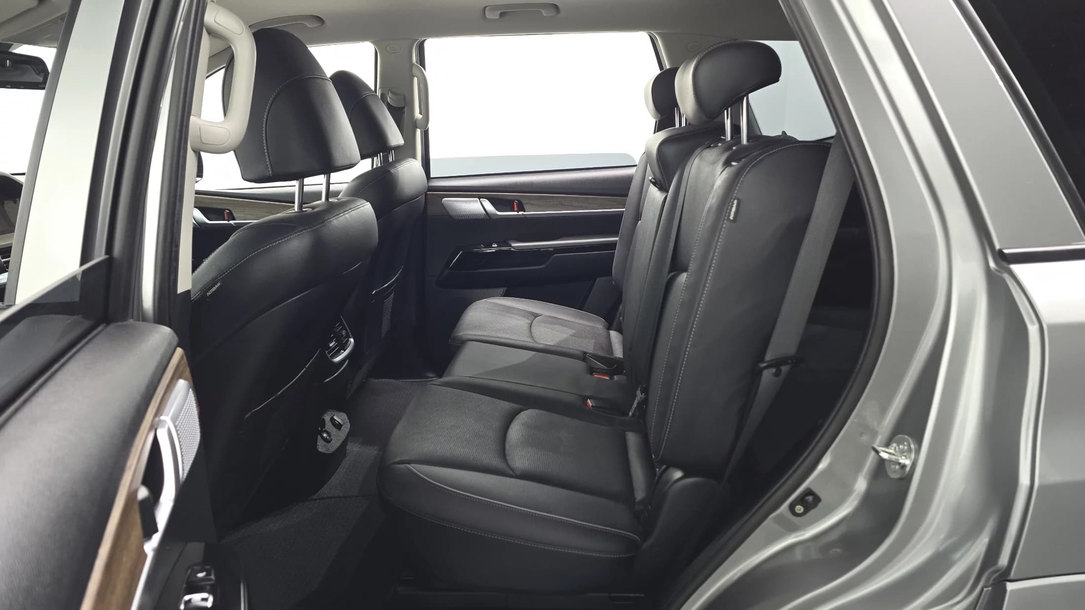 Kia Mohave Diesel 3.0 4WD 5-Seater Platinum, 2022 г. 6270 км. — фото 12