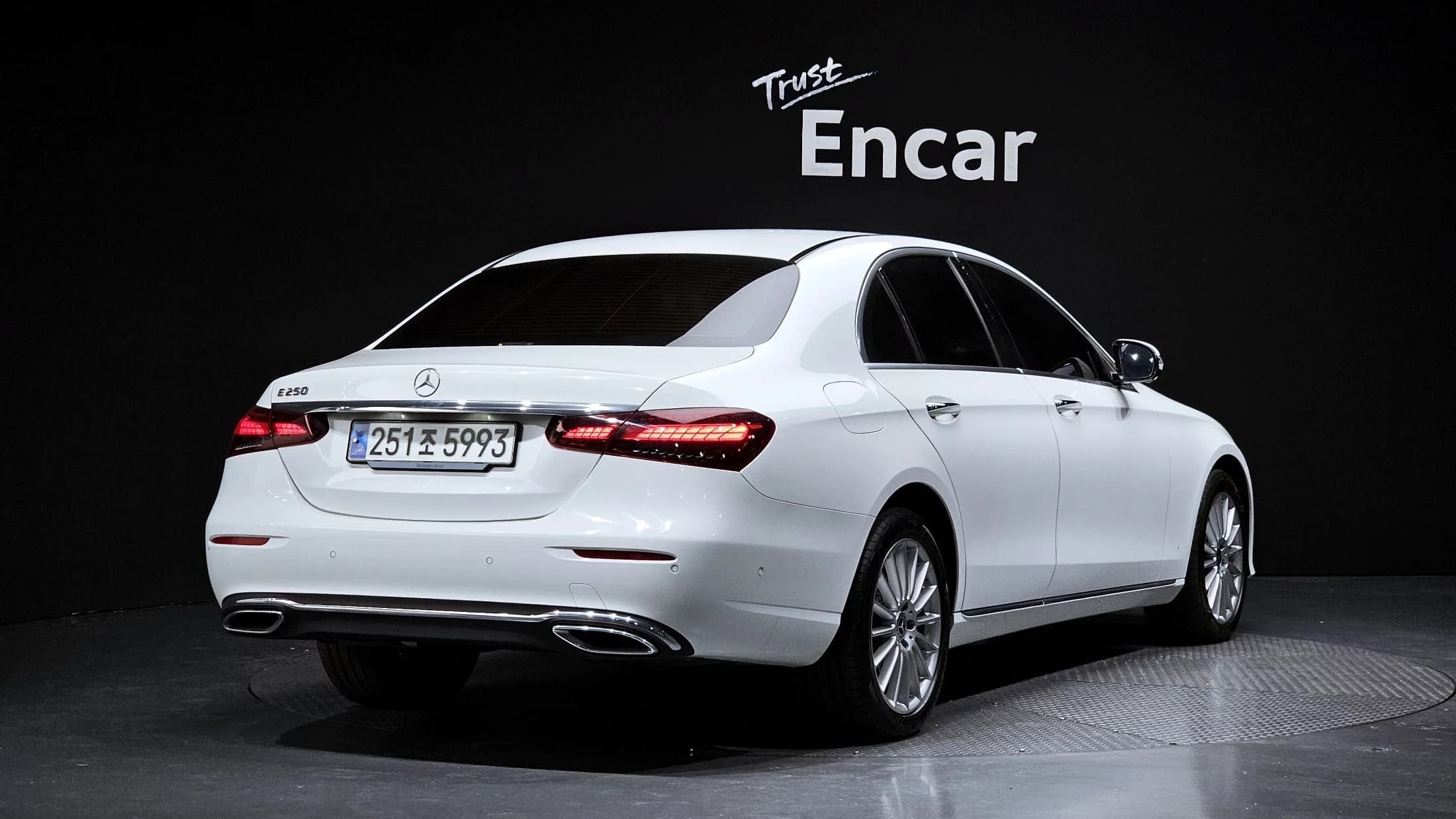 Mercedes-Benz E-Class E250 Exclusive, 2023 г. 24926 км. — фото 2