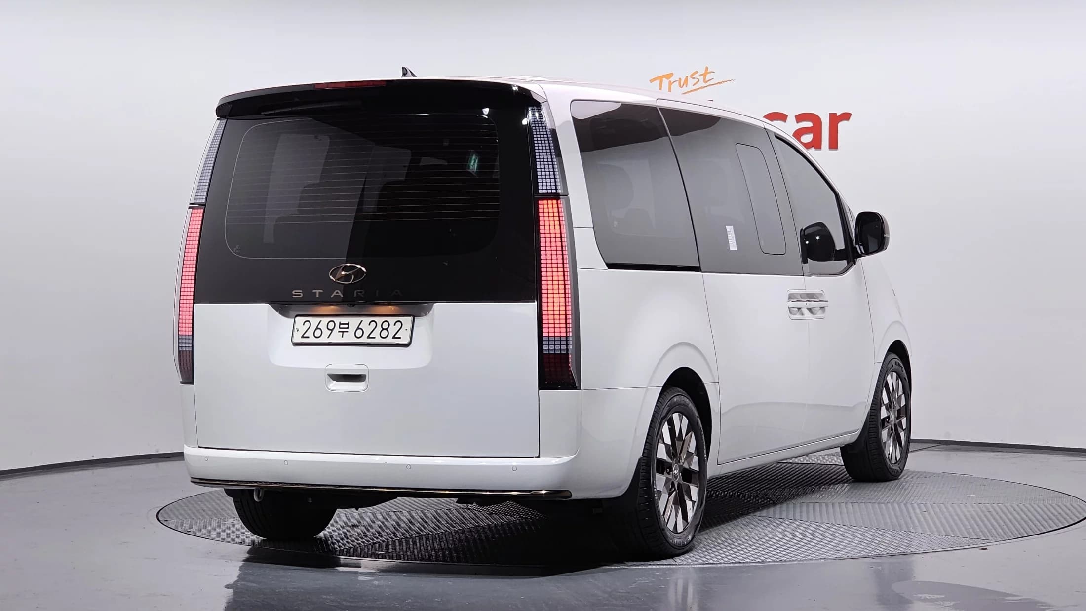 Hyundai Staria Lounge 7-Seater Inspiration, 2022 г. 62654 км. — фото 2
