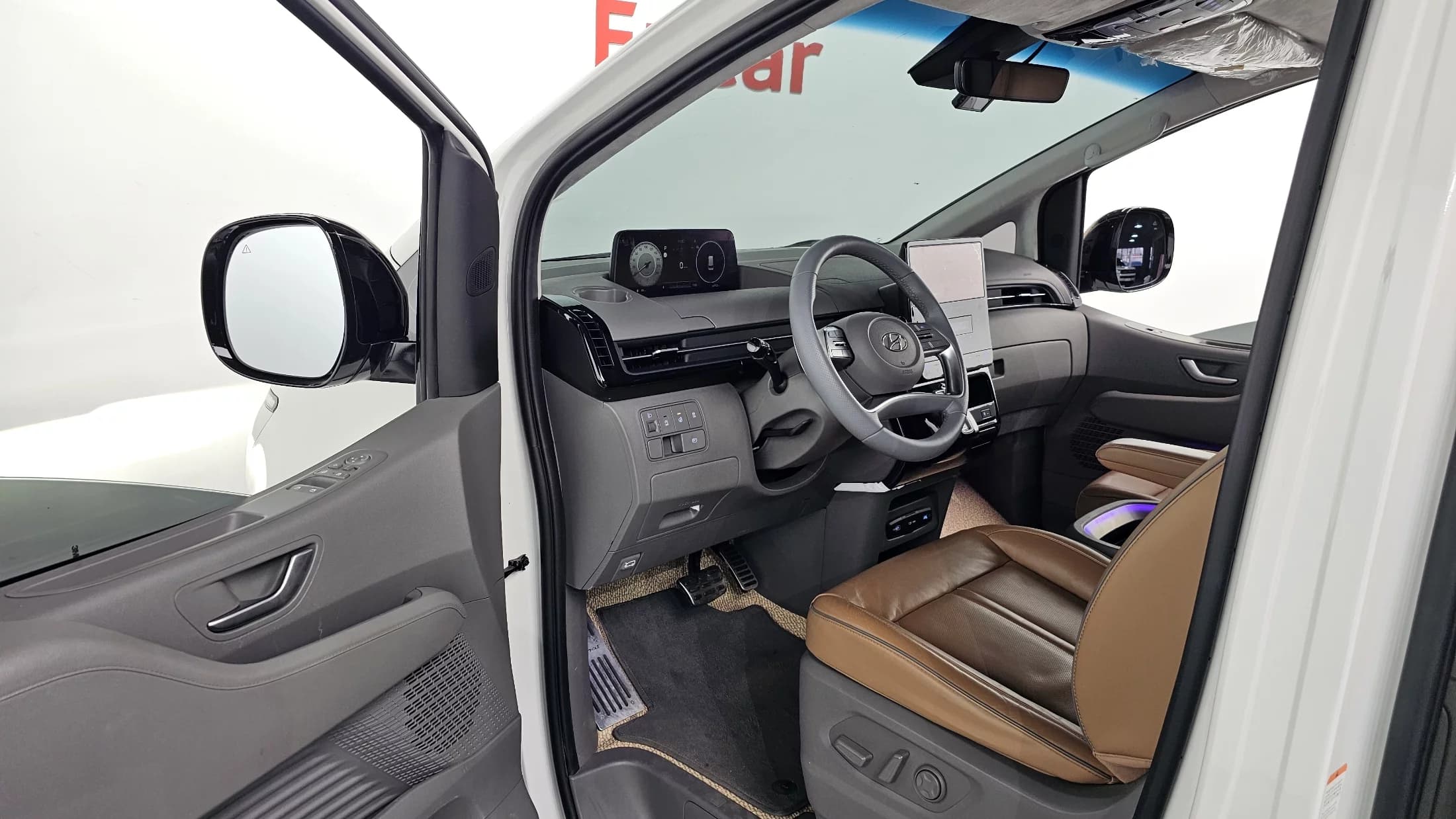 Hyundai Staria Lounge 7-Seater Inspiration, 2022 г. 62654 км. — фото 12