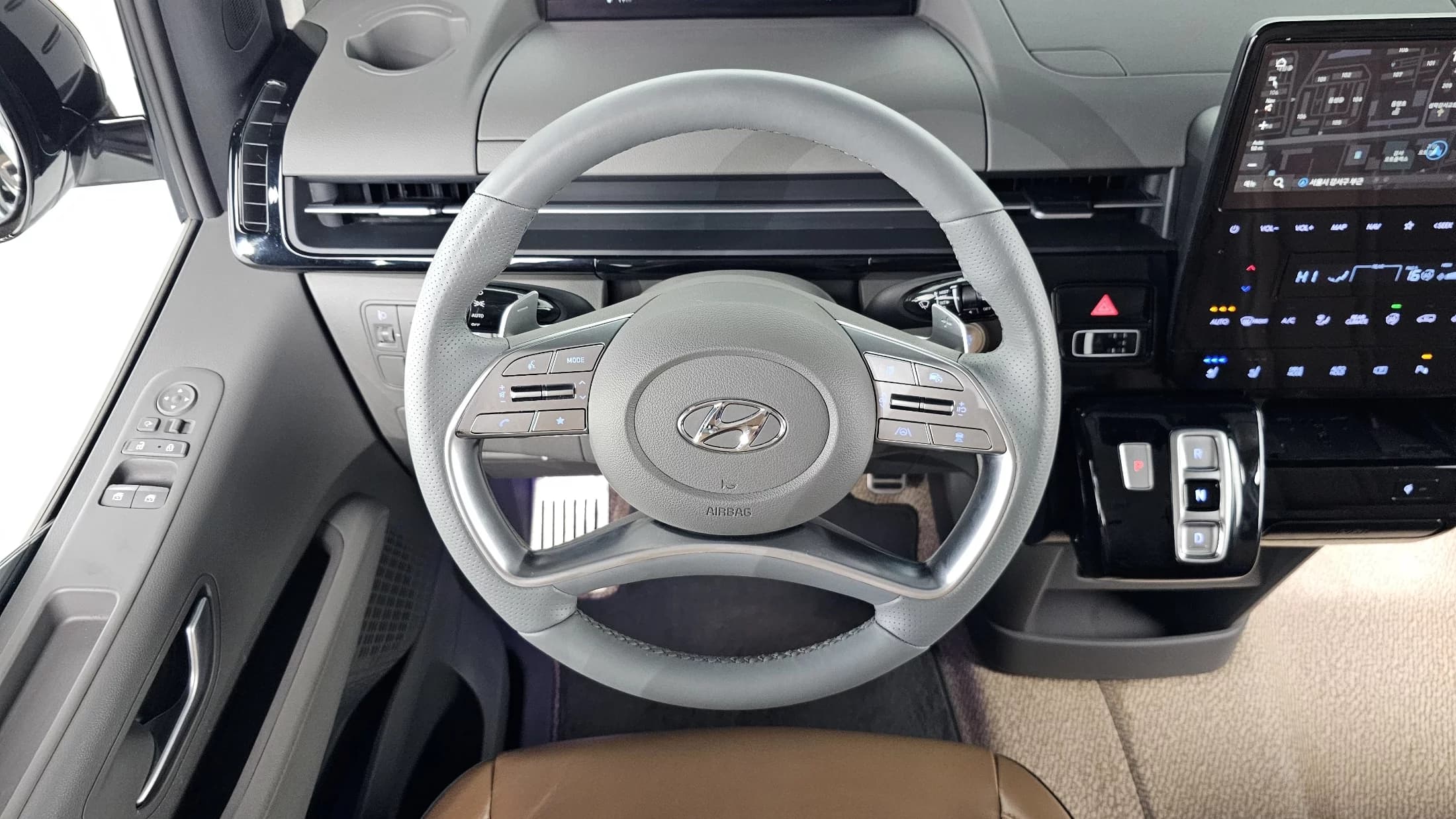 Hyundai Staria Lounge 7-Seater Inspiration, 2022 г. 62654 км. — фото 13