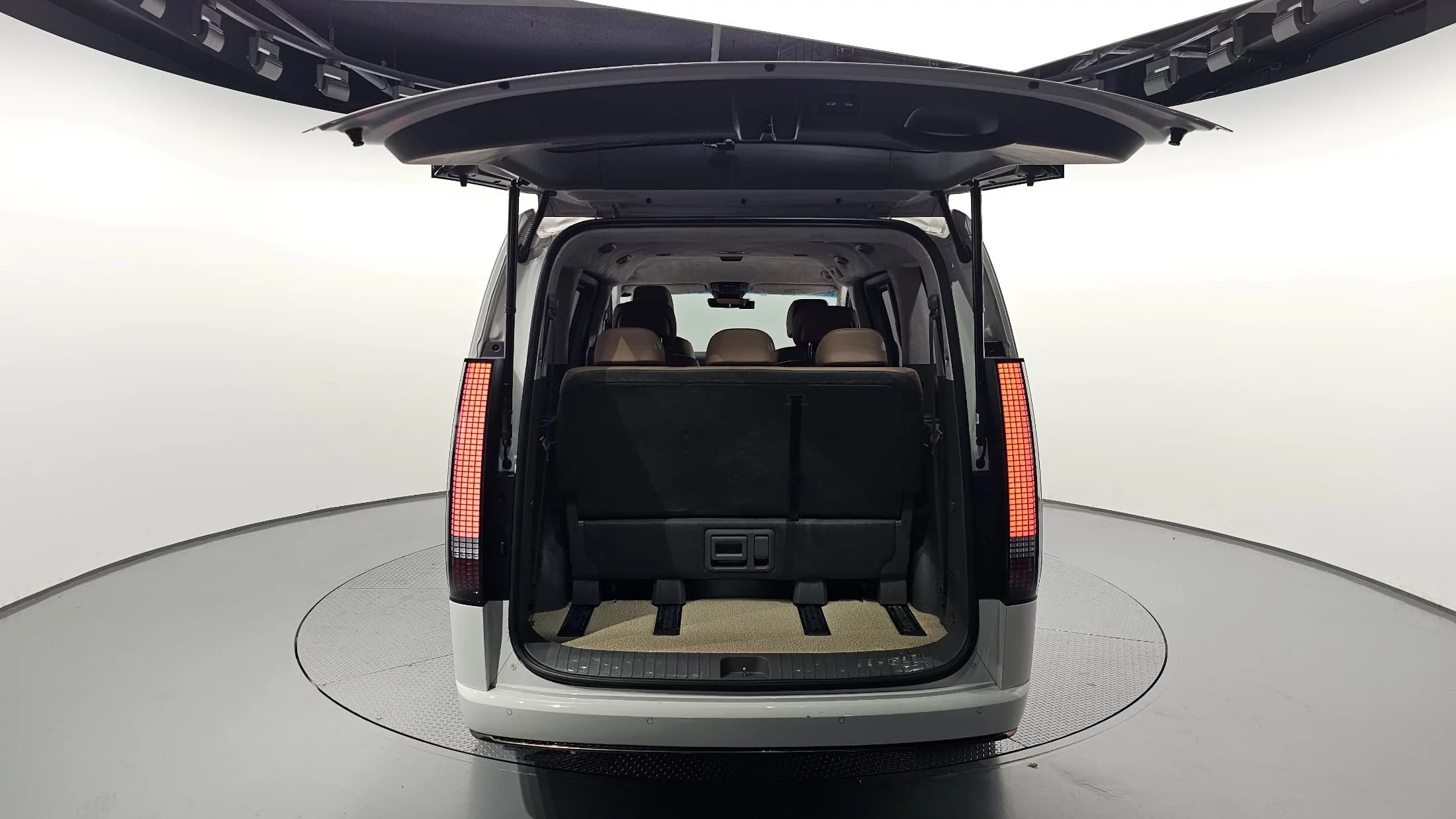 Hyundai Staria Lounge 7-Seater Inspiration, 2022 г. 62654 км. — фото 20