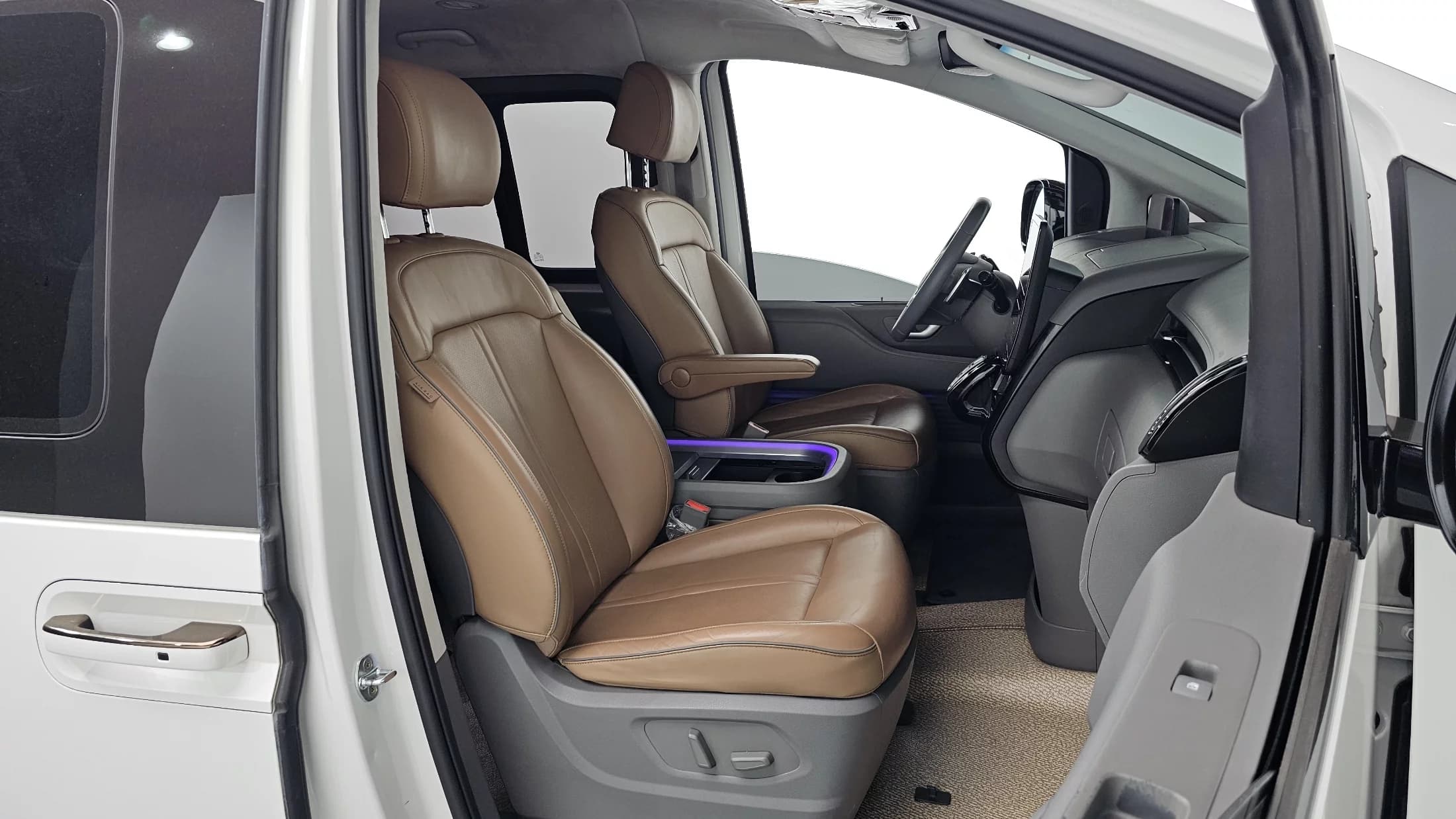 Hyundai Staria Lounge 7-Seater Inspiration, 2022 г. 62654 км. — фото 10