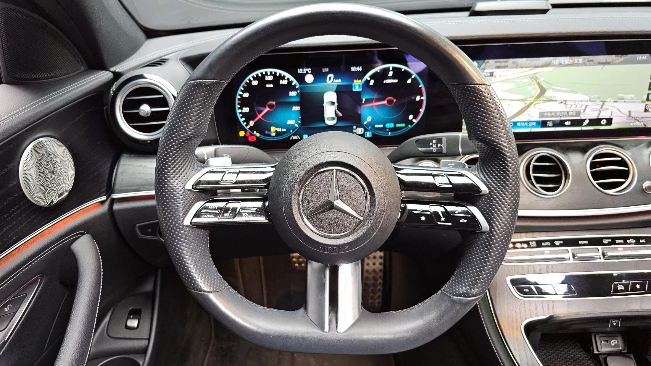 Mercedes-Benz E-Class E220d 4MATIC AMG Line, 2022 г. 91581 км. — фото 13
