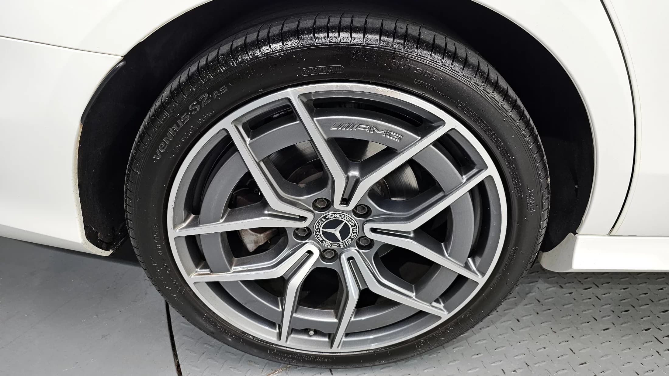 Mercedes-Benz E-Class E220d 4MATIC AMG Line, 2022 г. 91581 км. — фото 5