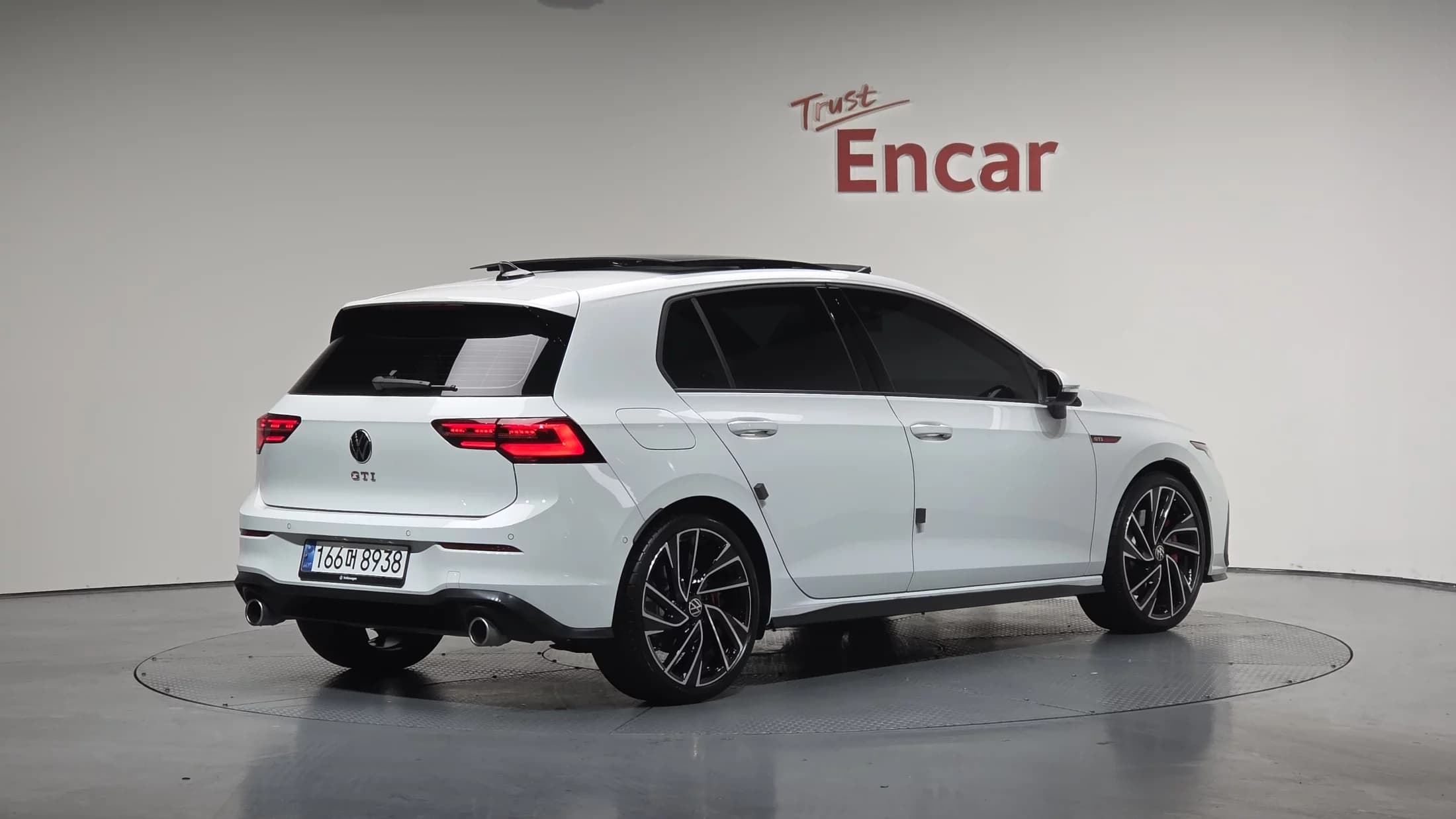 Volkswagen GOLF 2.0 GTI, 2024 г. 5107 км. — фото 2