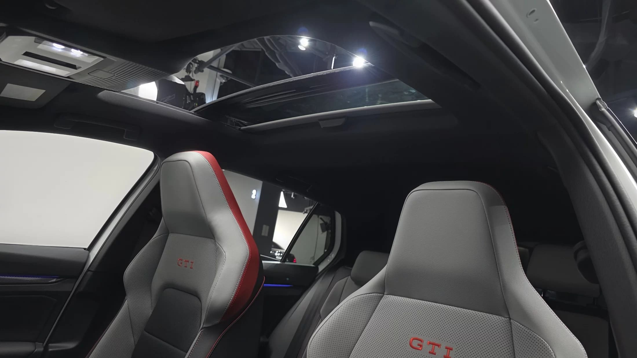 Volkswagen GOLF 2.0 GTI, 2024 г. 5107 км. — фото 19