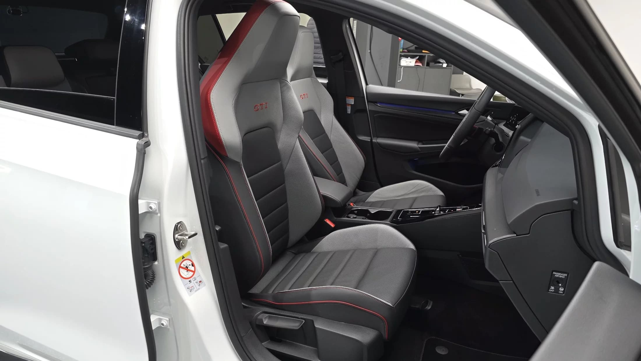 Volkswagen GOLF 2.0 GTI, 2024 г. 5107 км. — фото 10
