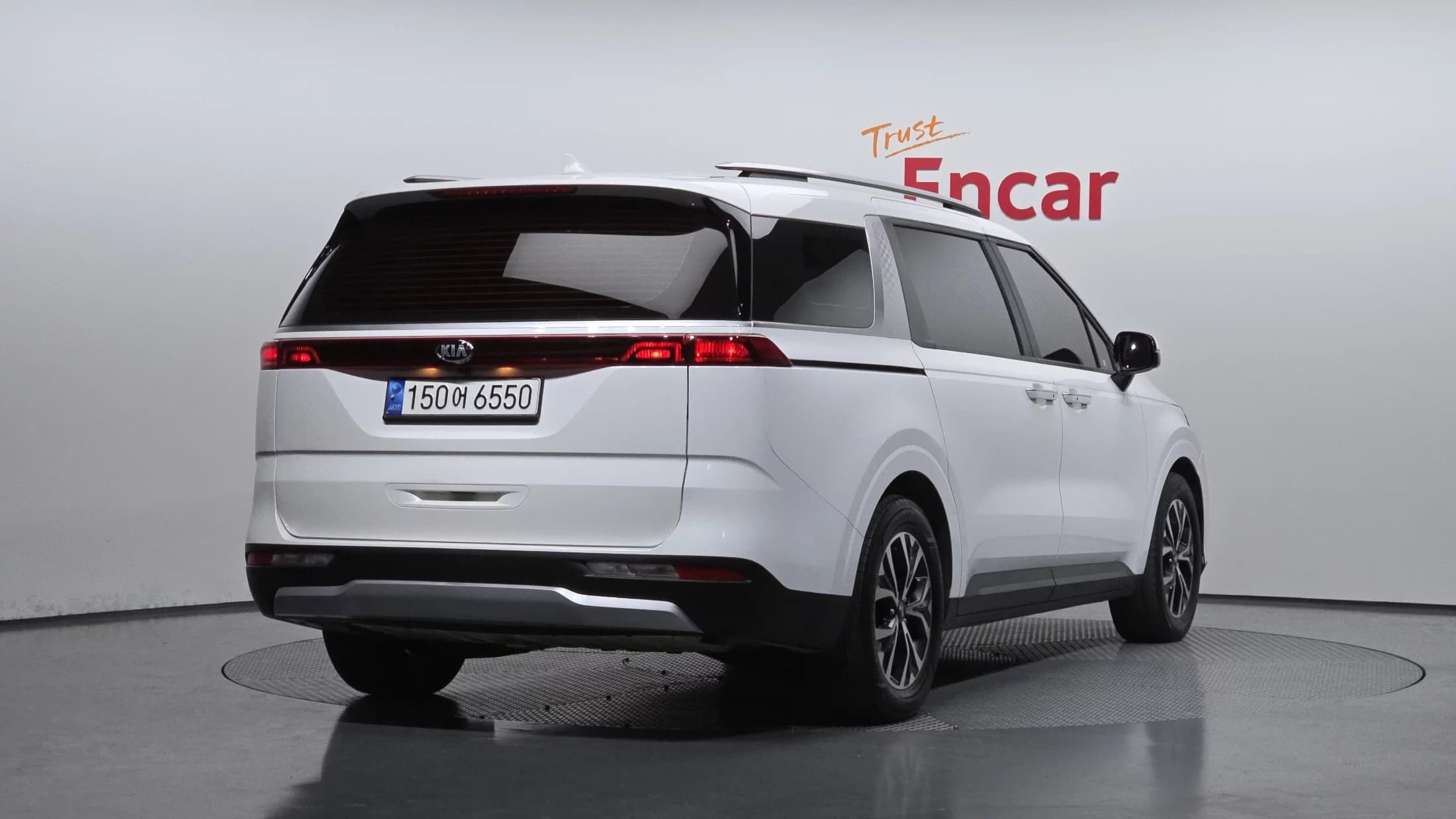 Kia Carnival 9-Seater Prestige, 2021 г. 49758 км. — фото 2