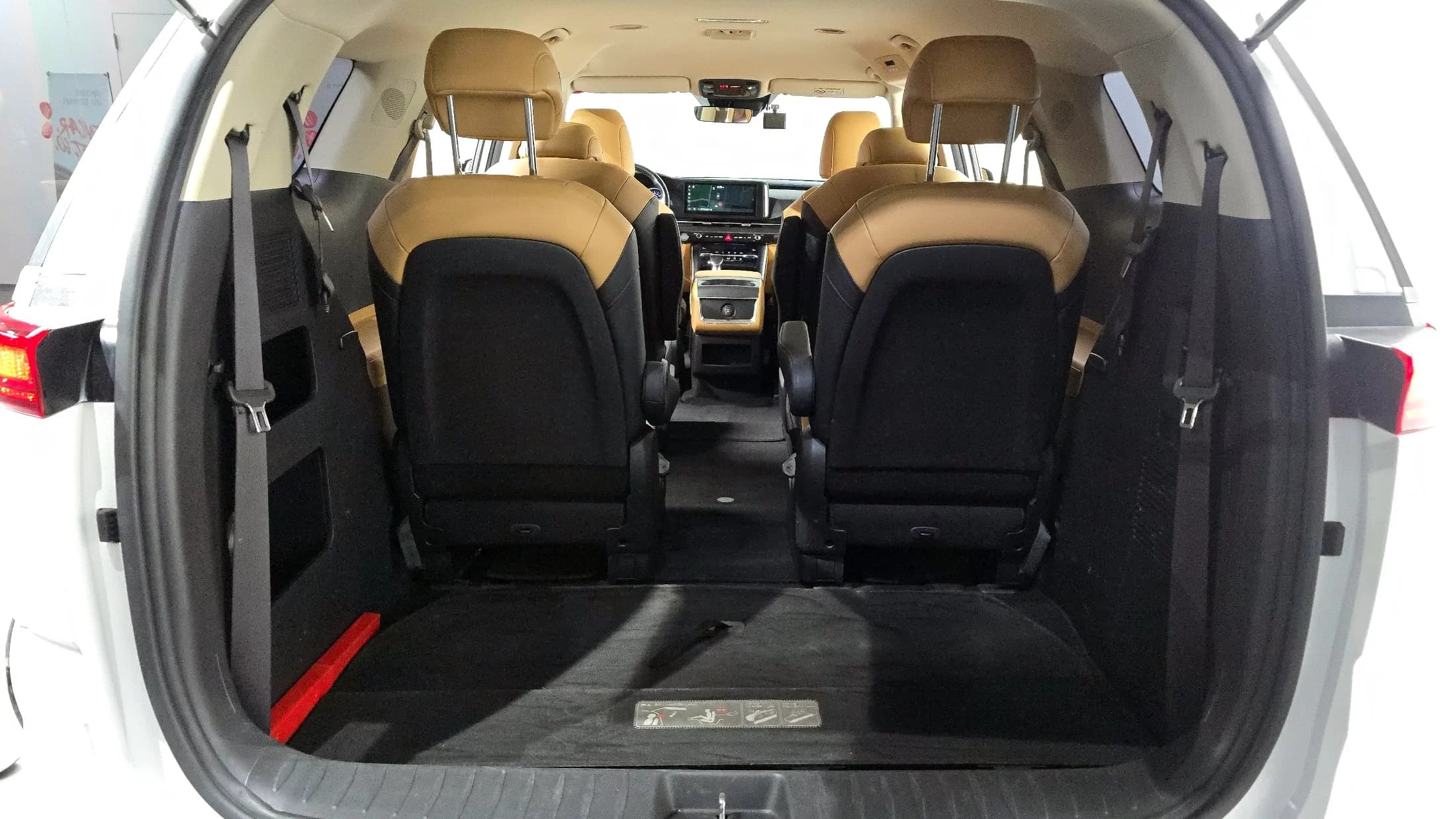Kia Carnival 9-Seater Prestige, 2021 г. 49758 км. — фото 20