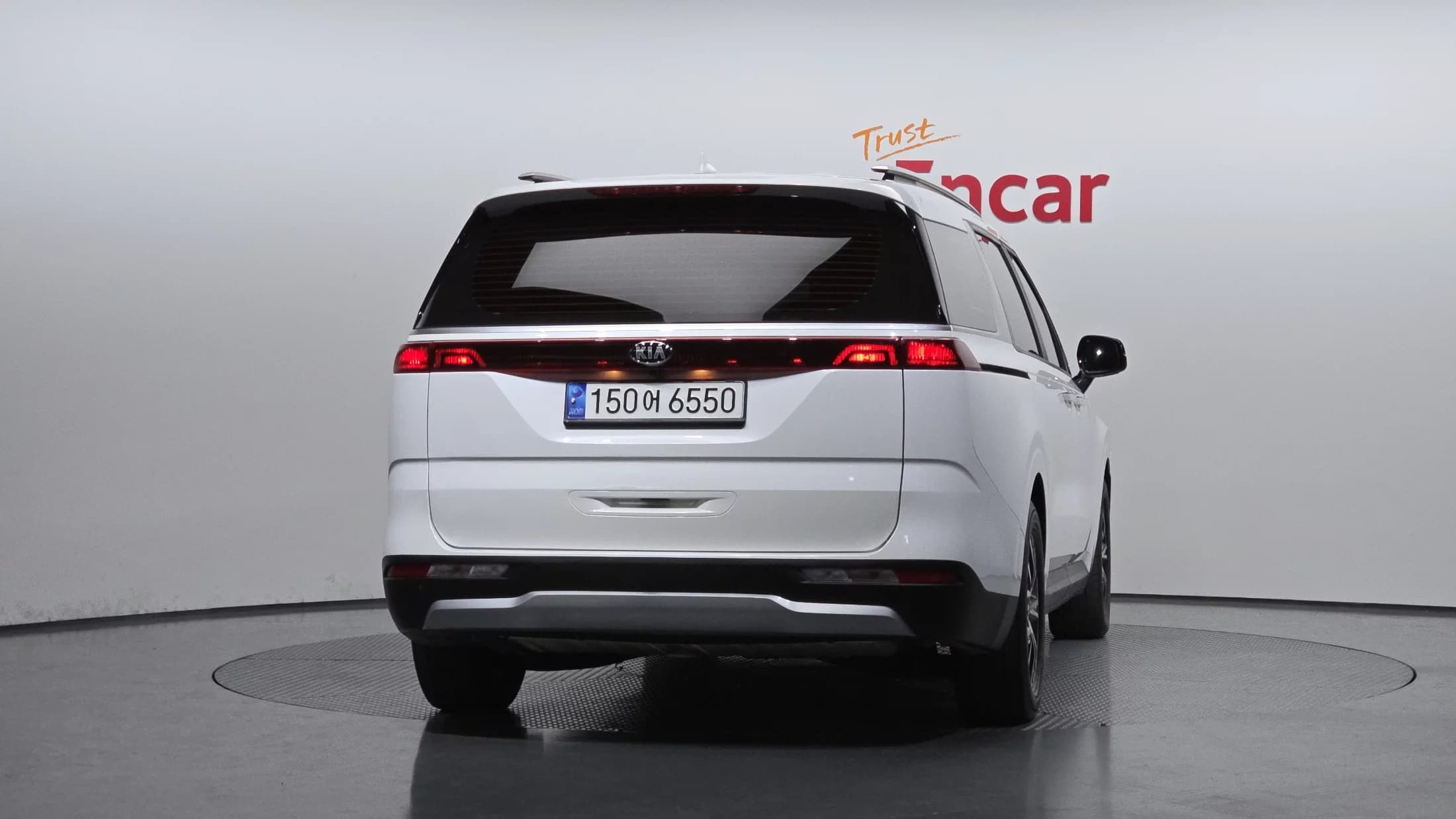 Kia Carnival 9-Seater Prestige, 2021 г. 49758 км. — фото 4