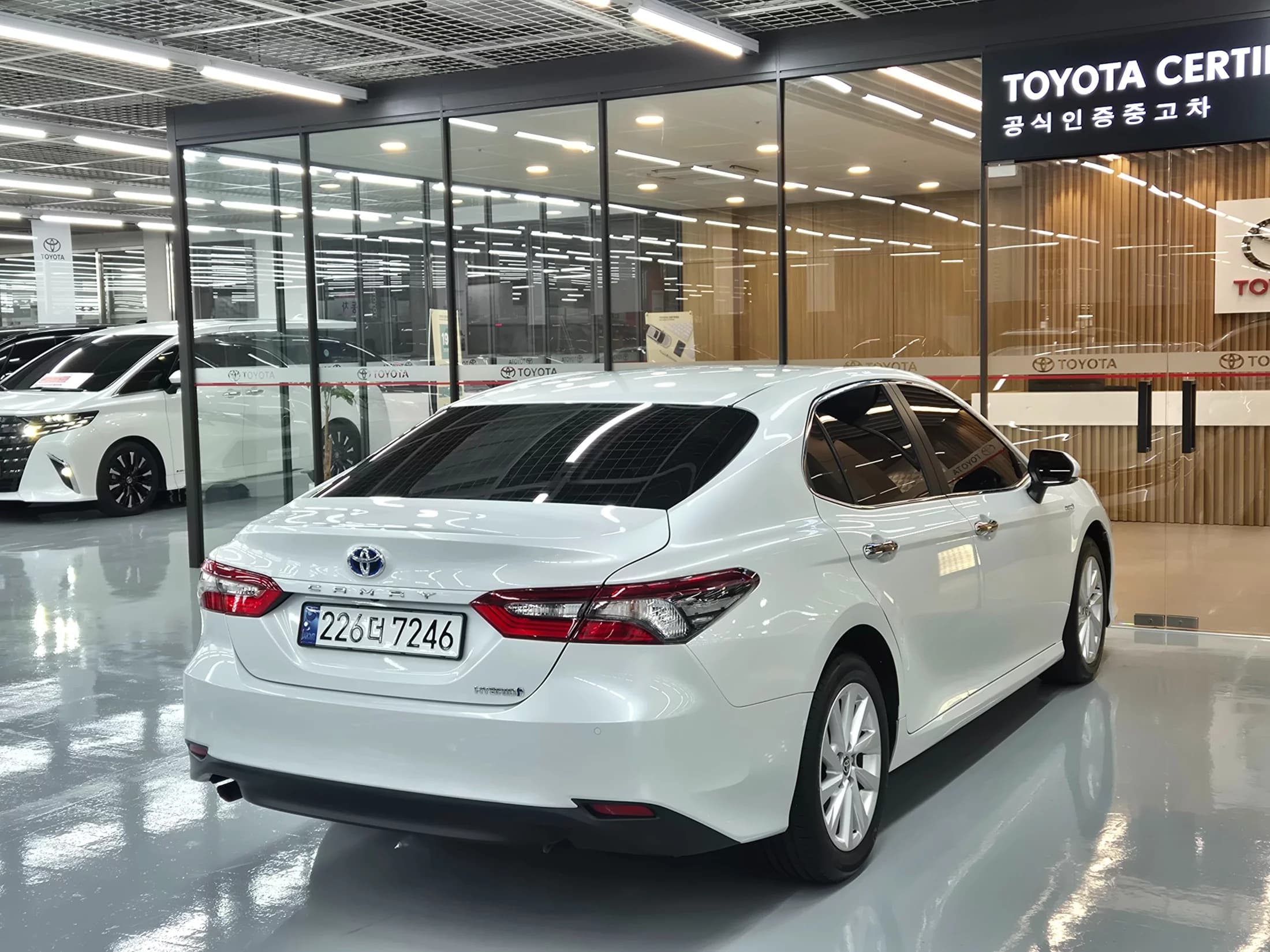 Toyota CAMRY 2.5 LE Hybrid, гибрид, 2023 г. 25136 км. — фото 2