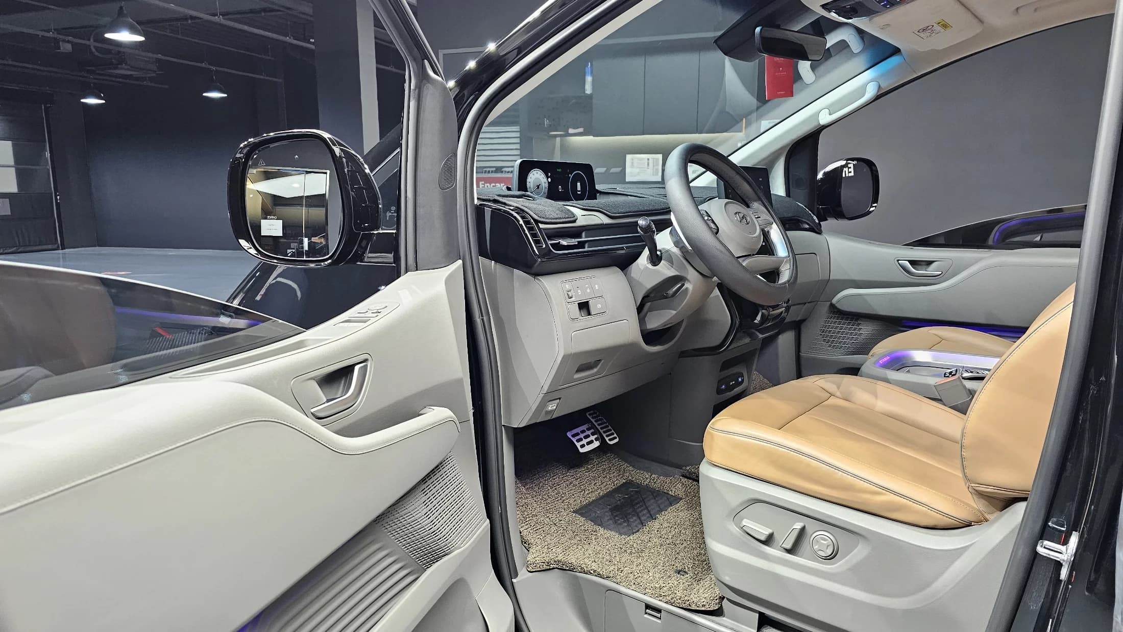 Hyundai Staria Lounge 9-Seater Inspiration, 2023 г. 74823 км. — фото 11