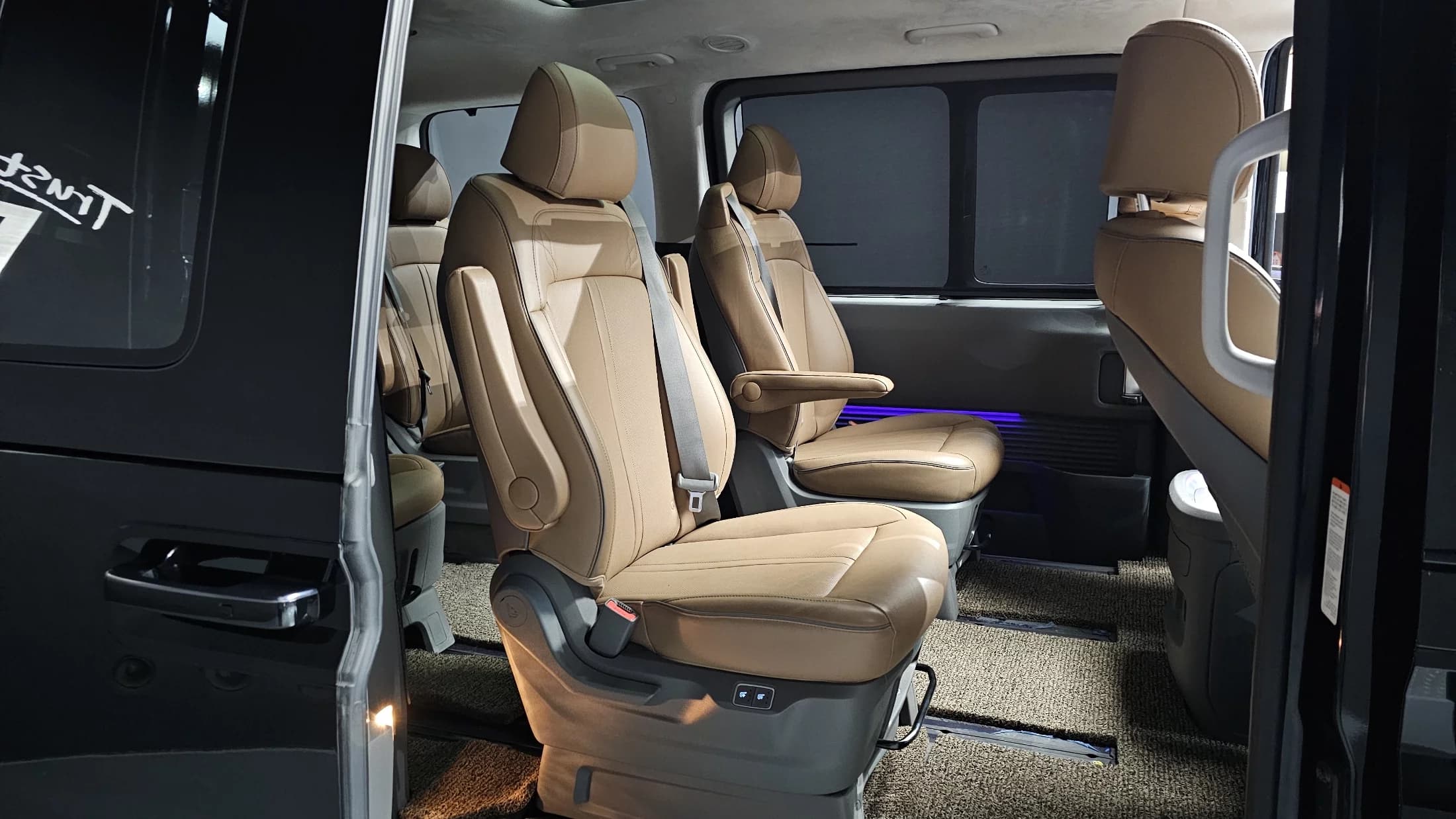 Hyundai Staria Lounge 9-Seater Inspiration, 2023 г. 74823 км. — фото 12
