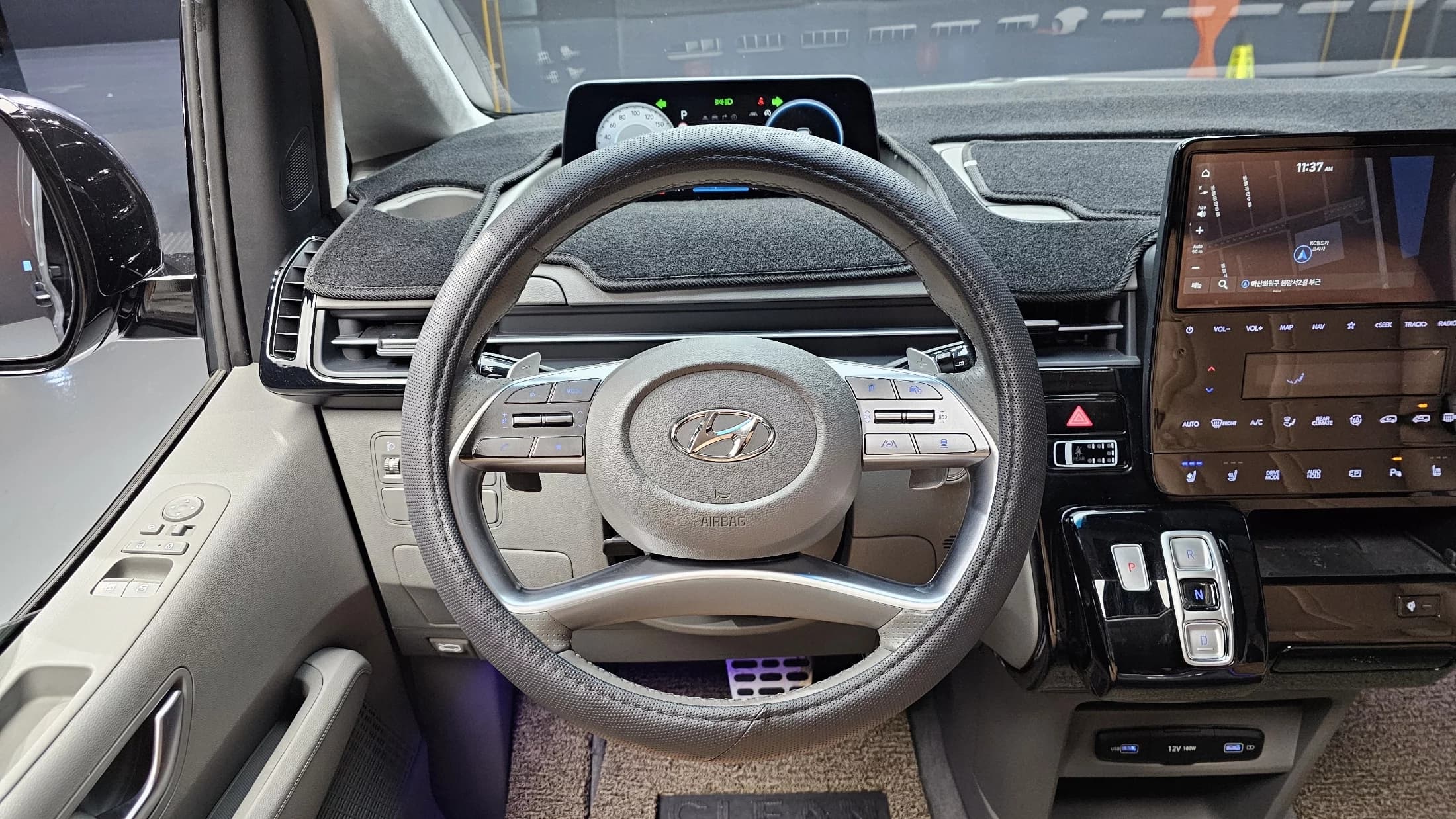 Hyundai Staria Lounge 9-Seater Inspiration, 2023 г. 74823 км. — фото 13