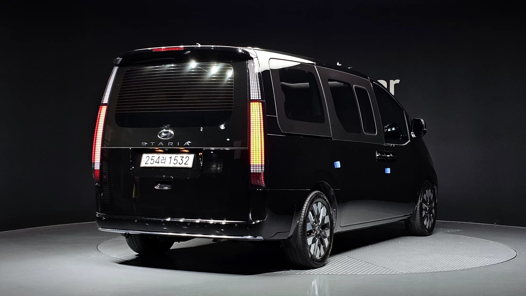 Hyundai Staria Lounge 9-Seater Inspiration, 2023 г. 74823 км. — фото 3