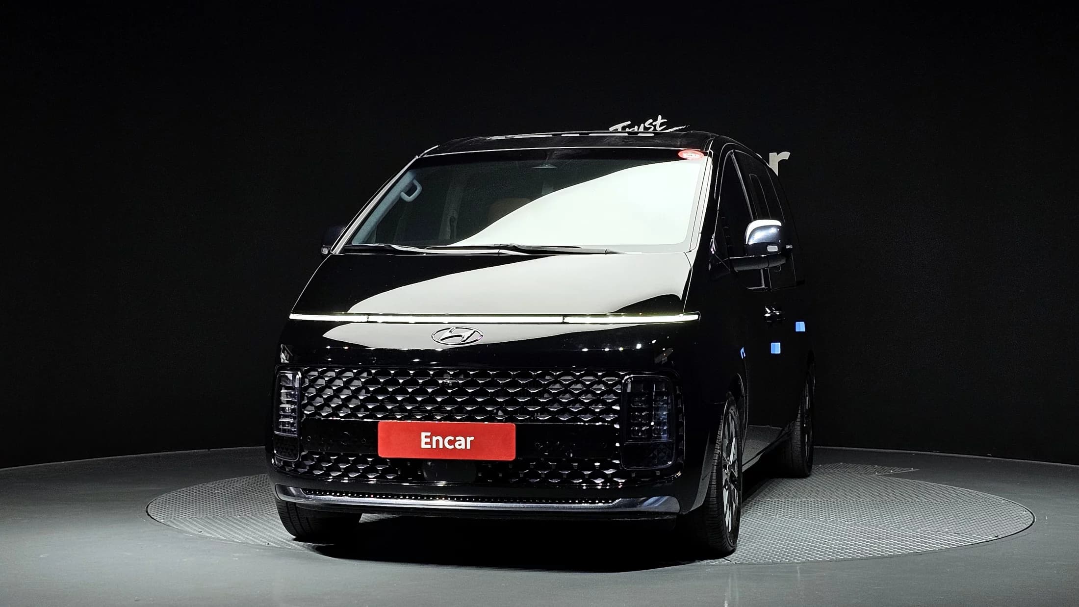 Hyundai Staria Lounge 9-Seater Inspiration, 2023 г. 74823 км. — фото 4