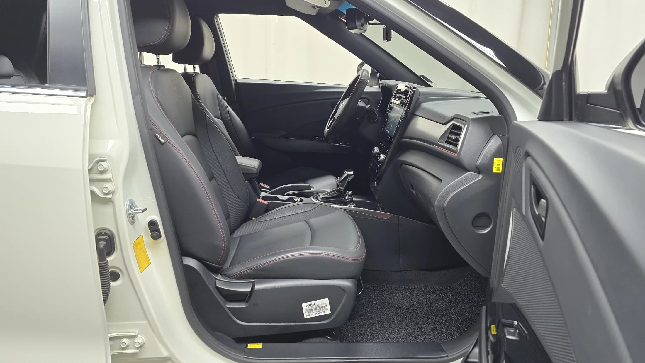SsangYong TIBOLI Gasoline 1.5 2WD R-PLUS White, 2021 г. 32215 км. — фото 10