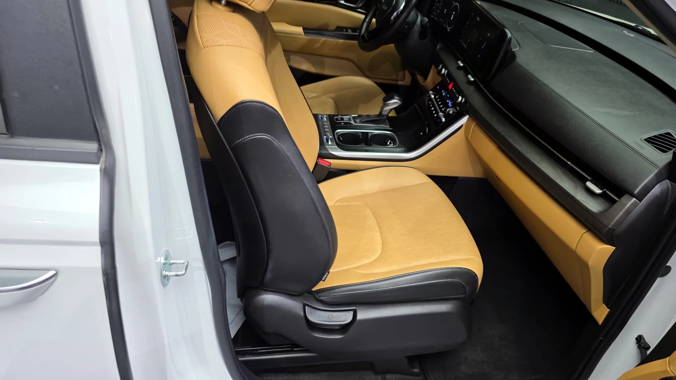 Kia Carnival Gasoline 9-Seater Prestige, 2022 г. 81549 км. — фото 12