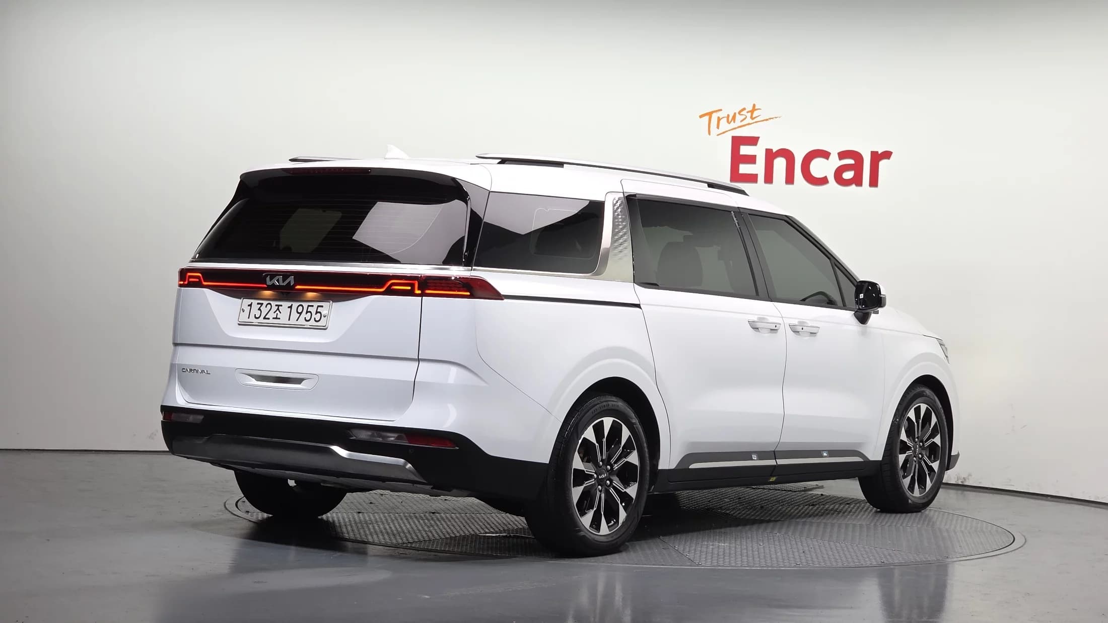 Kia Carnival 9-Seater Noblesse, 2021 г. 44301 км. — фото 2