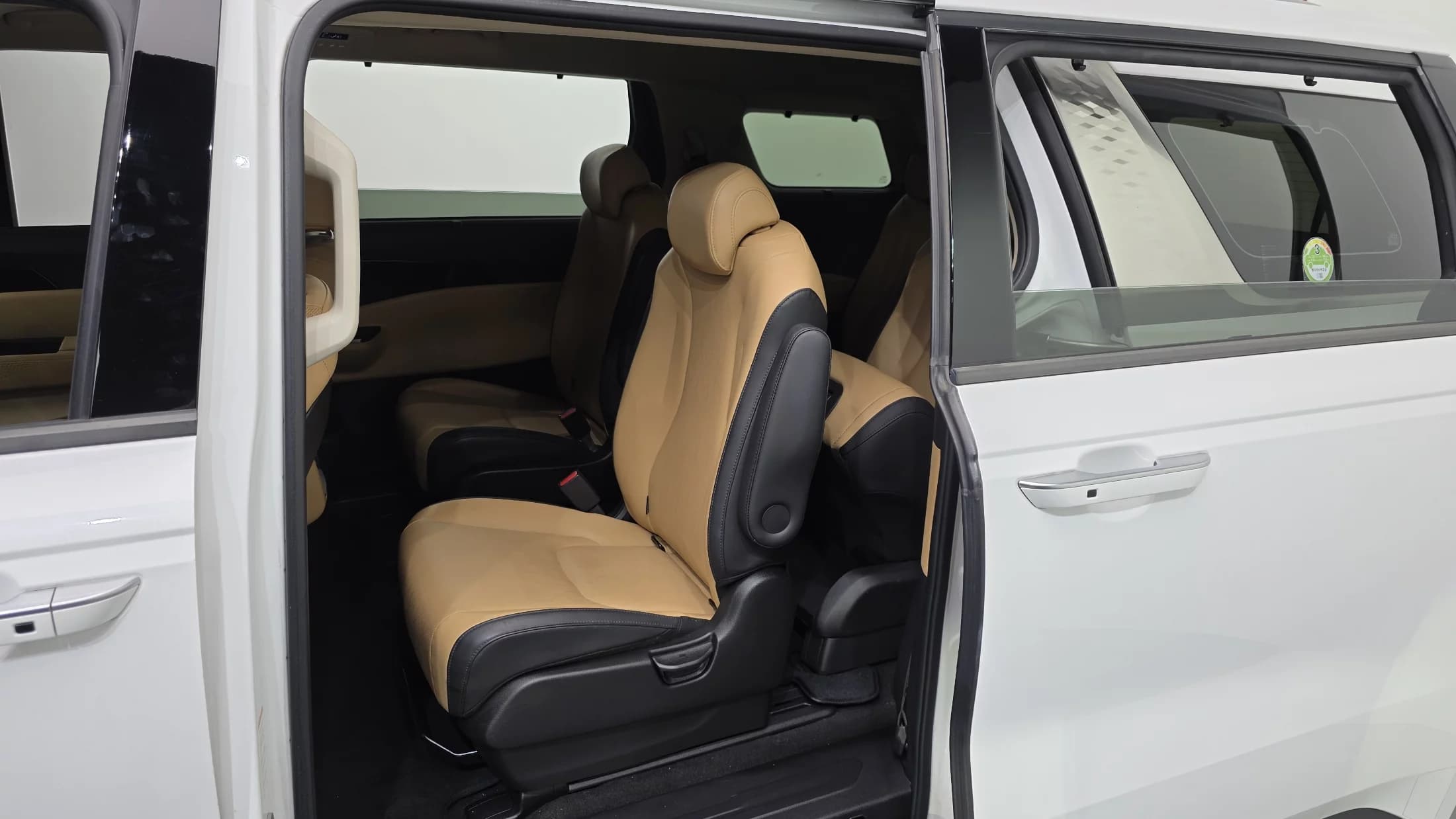 Kia Carnival 9-Seater Noblesse, 2021 г. 44301 км. — фото 11