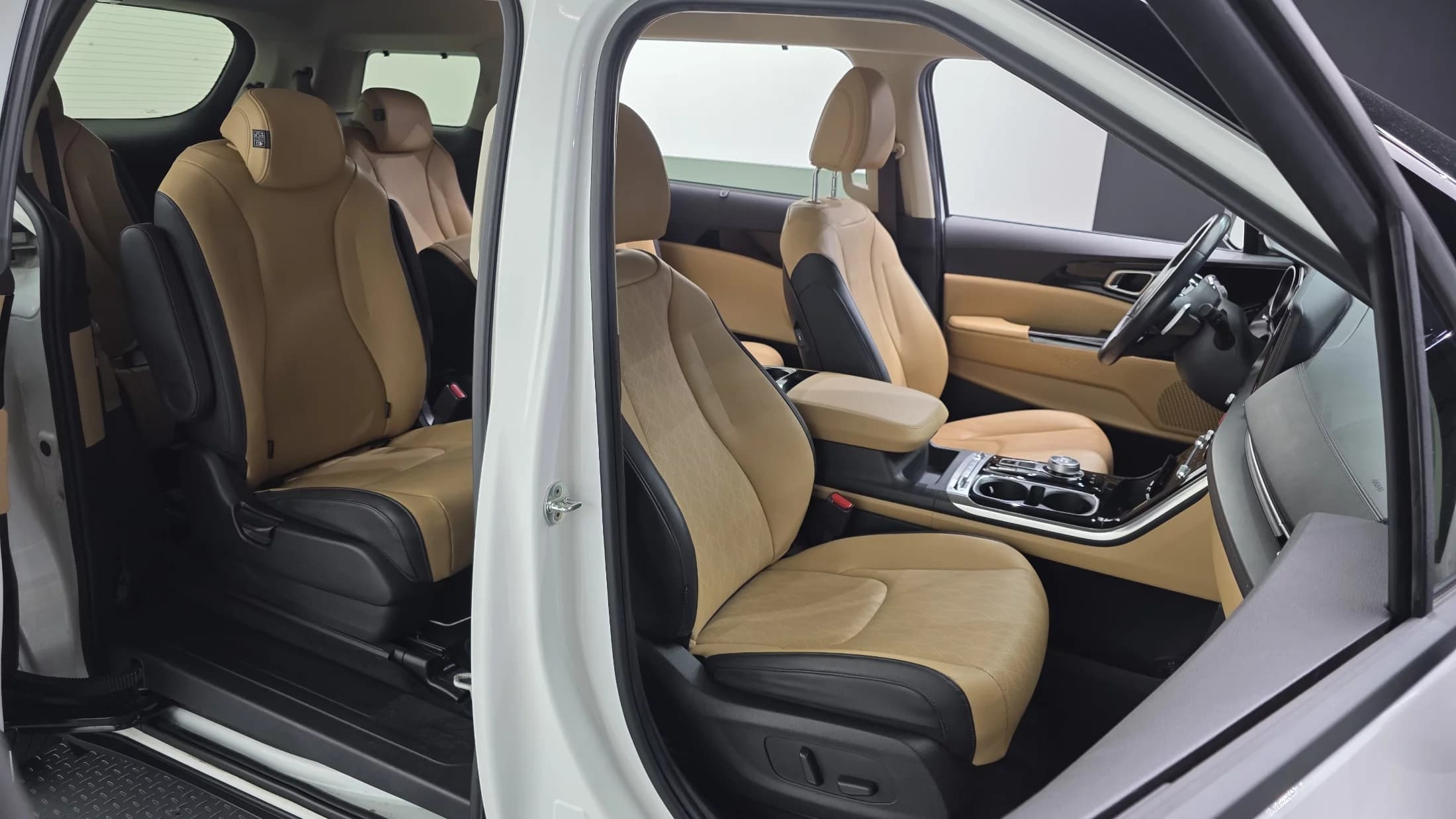 Kia Carnival 9-Seater Noblesse, 2021 г. 44301 км. — фото 12