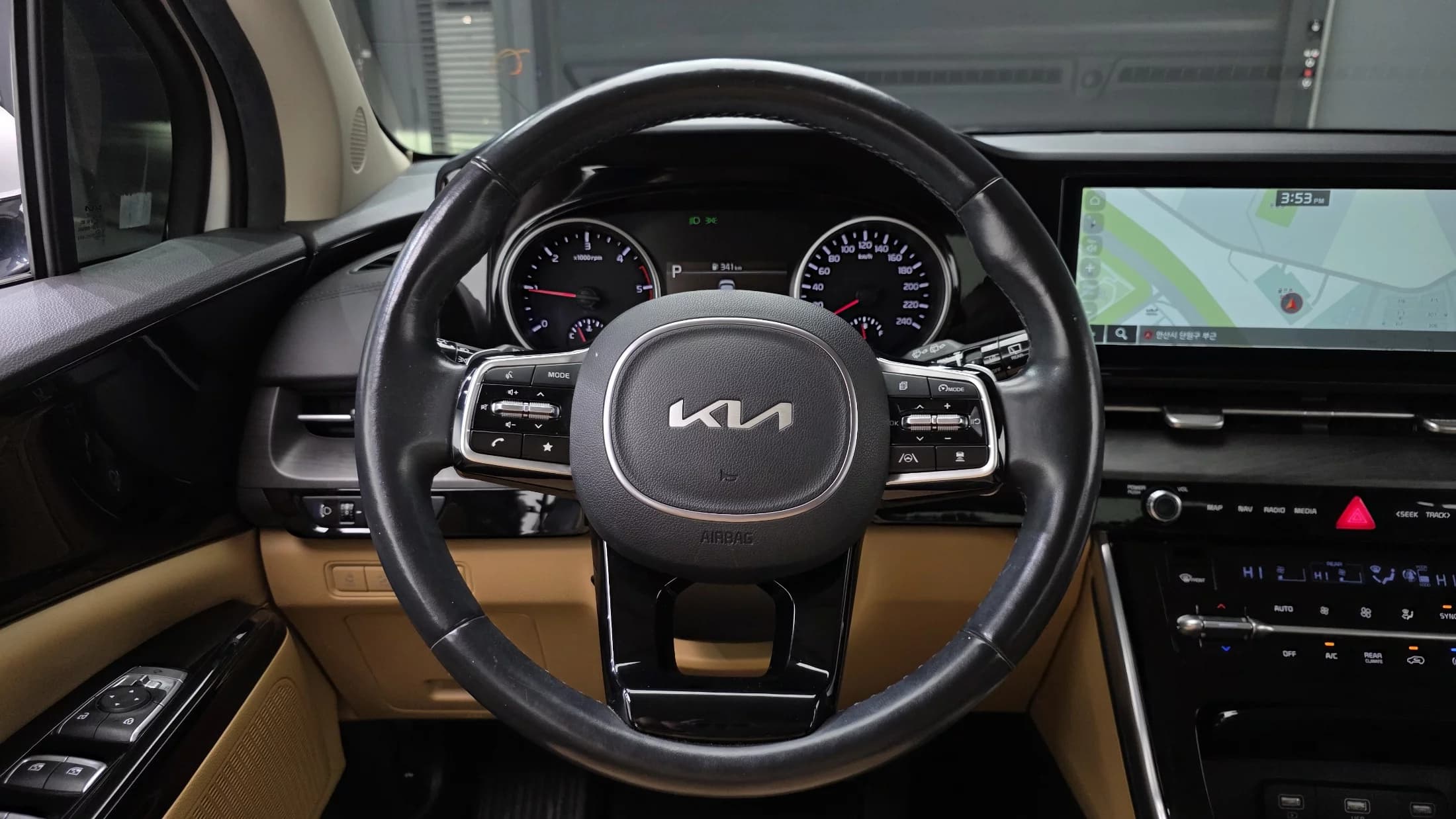 Kia Carnival 9-Seater Noblesse, 2021 г. 44301 км. — фото 13