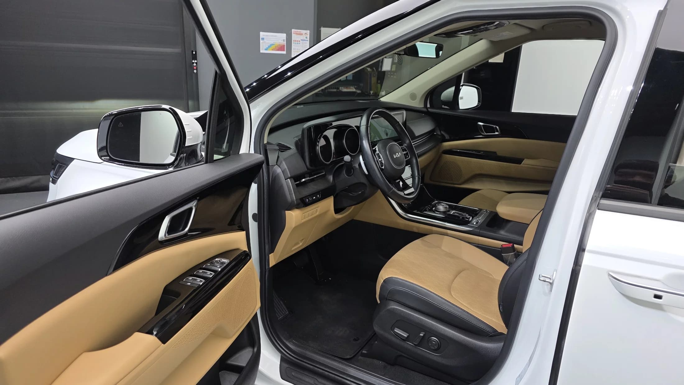 Kia Carnival 9-Seater Noblesse, 2021 г. 44301 км. — фото 10
