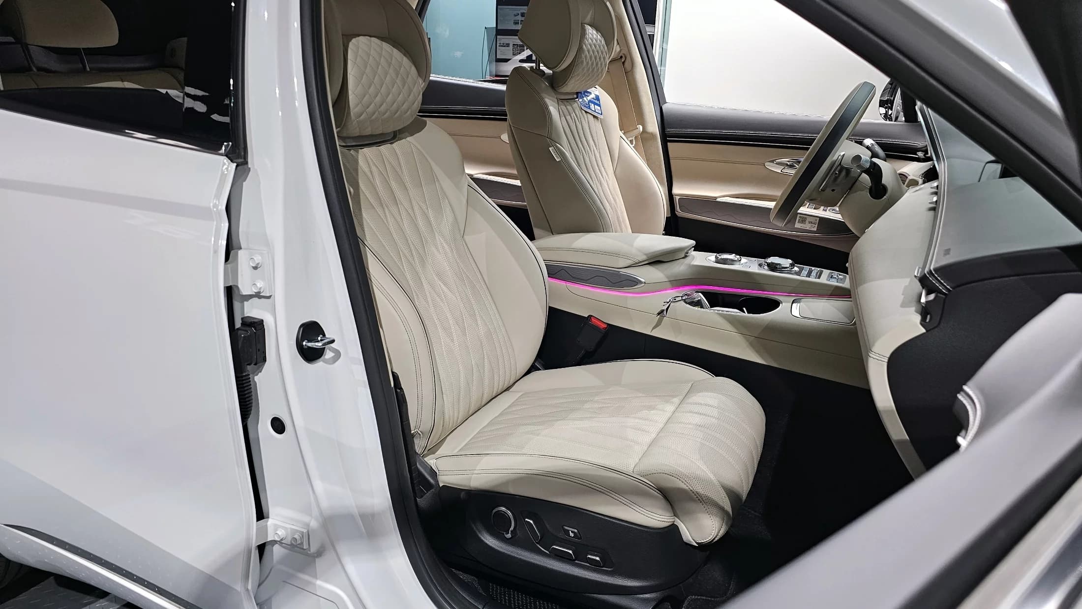 Genesis GV70 2.5T Gasoline AWD, 2023 г. 11843 км. — фото 10
