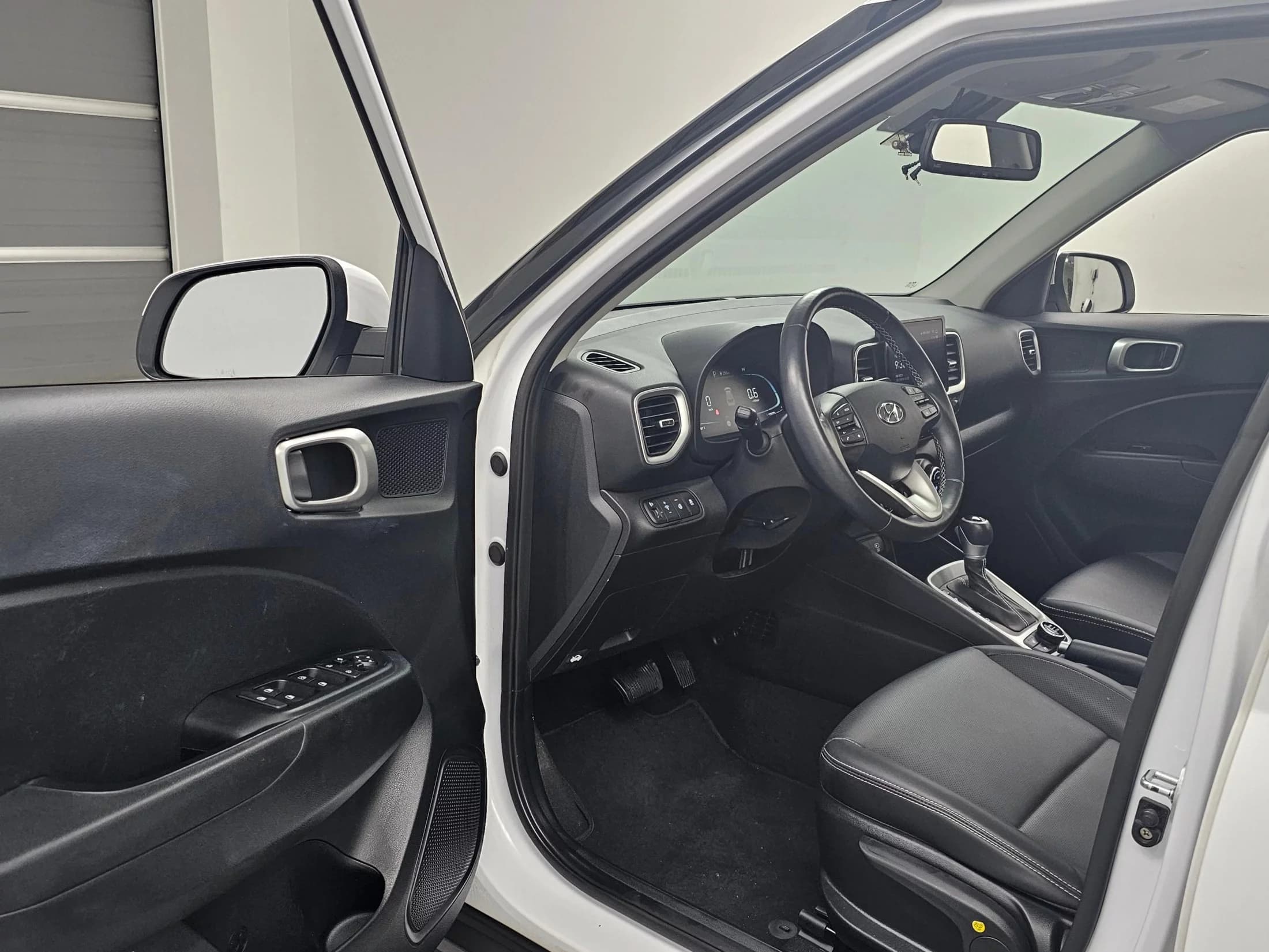 Hyundai Venue 1,6 Premium, 2023 г. 54072 км. — фото 11