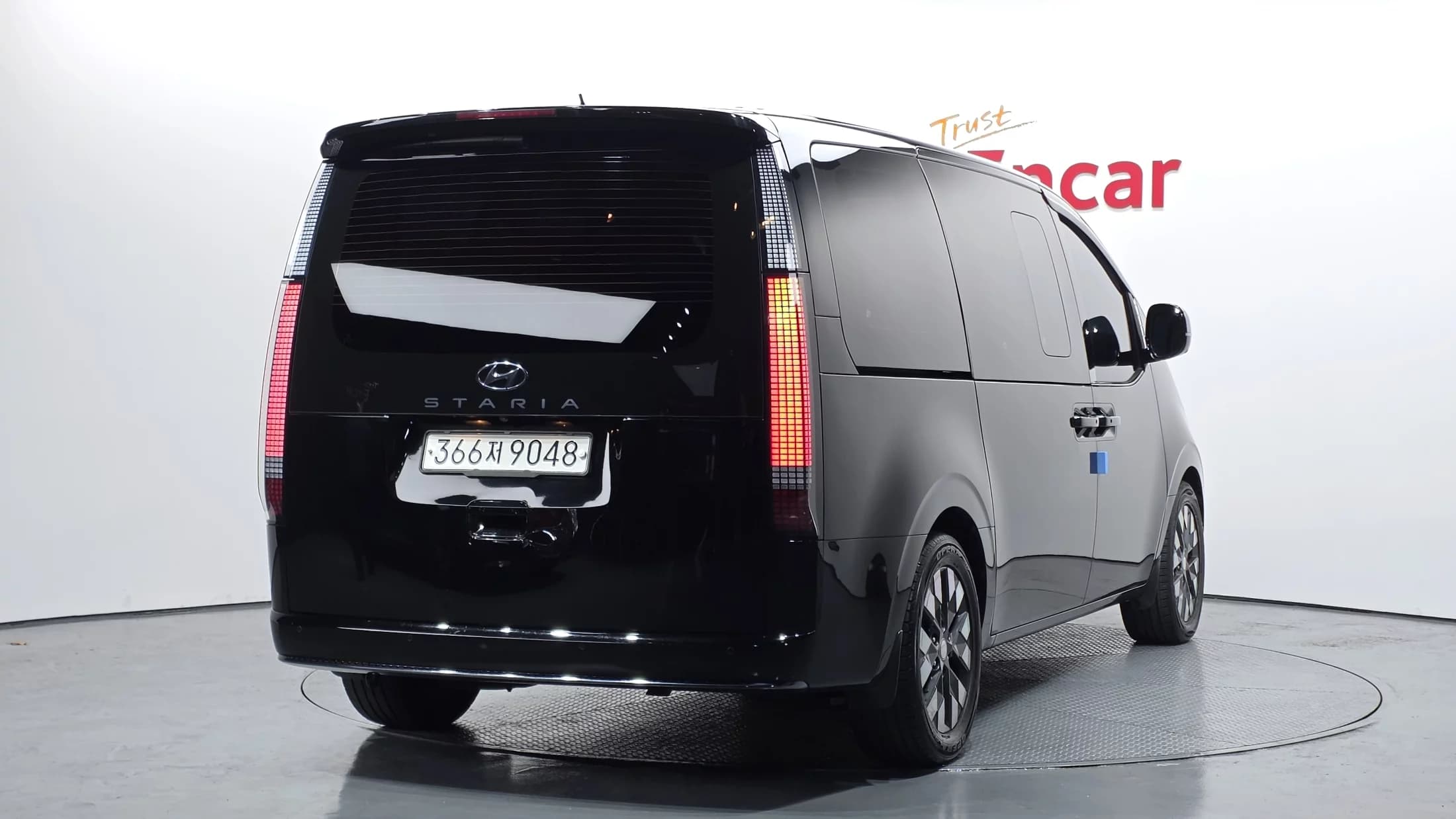 Hyundai Staria Lounge 7-Seater Inspiration, 2022 г. 213669 км. — фото 2