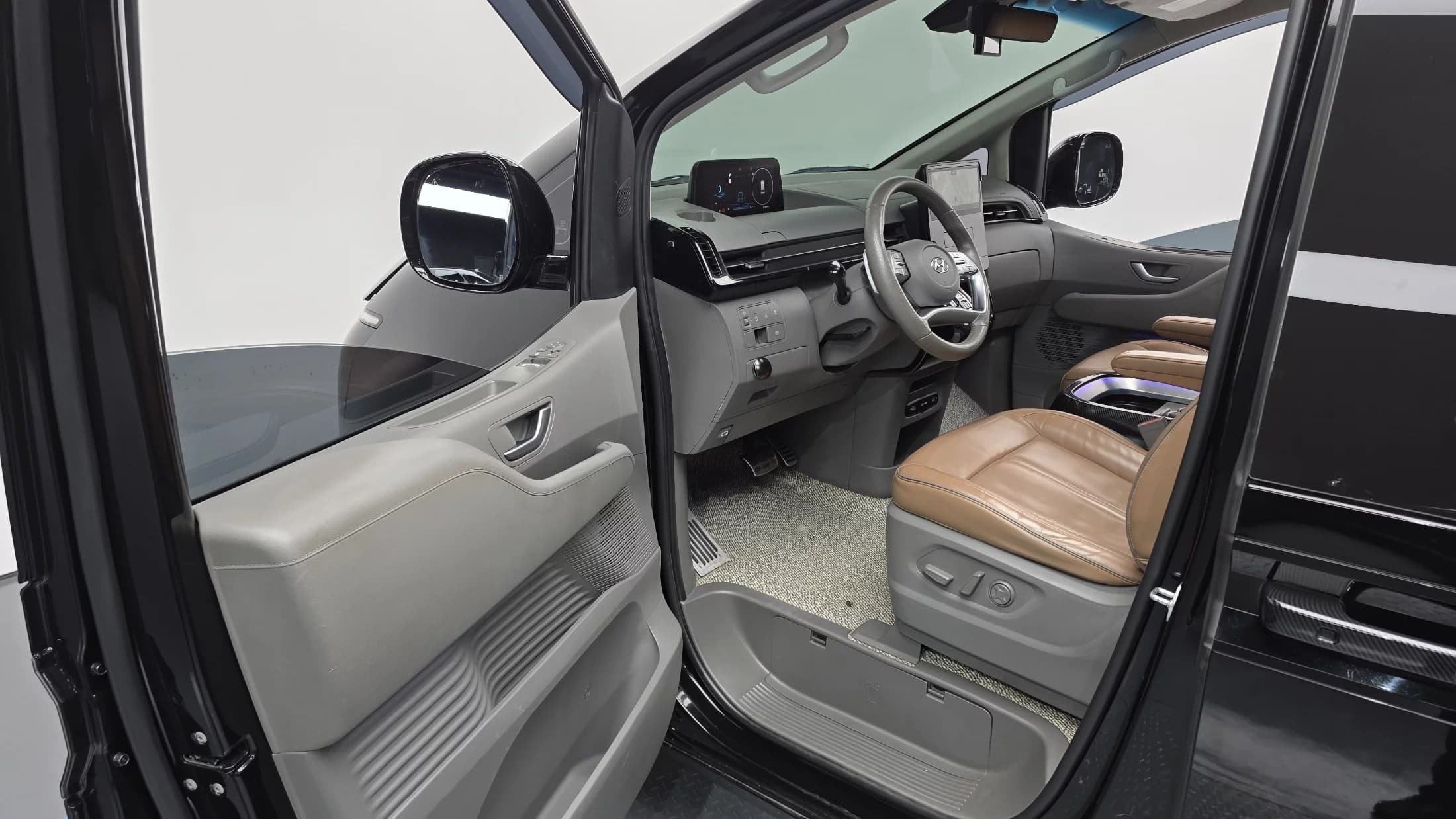Hyundai Staria Lounge 7-Seater Inspiration, 2022 г. 213669 км. — фото 11