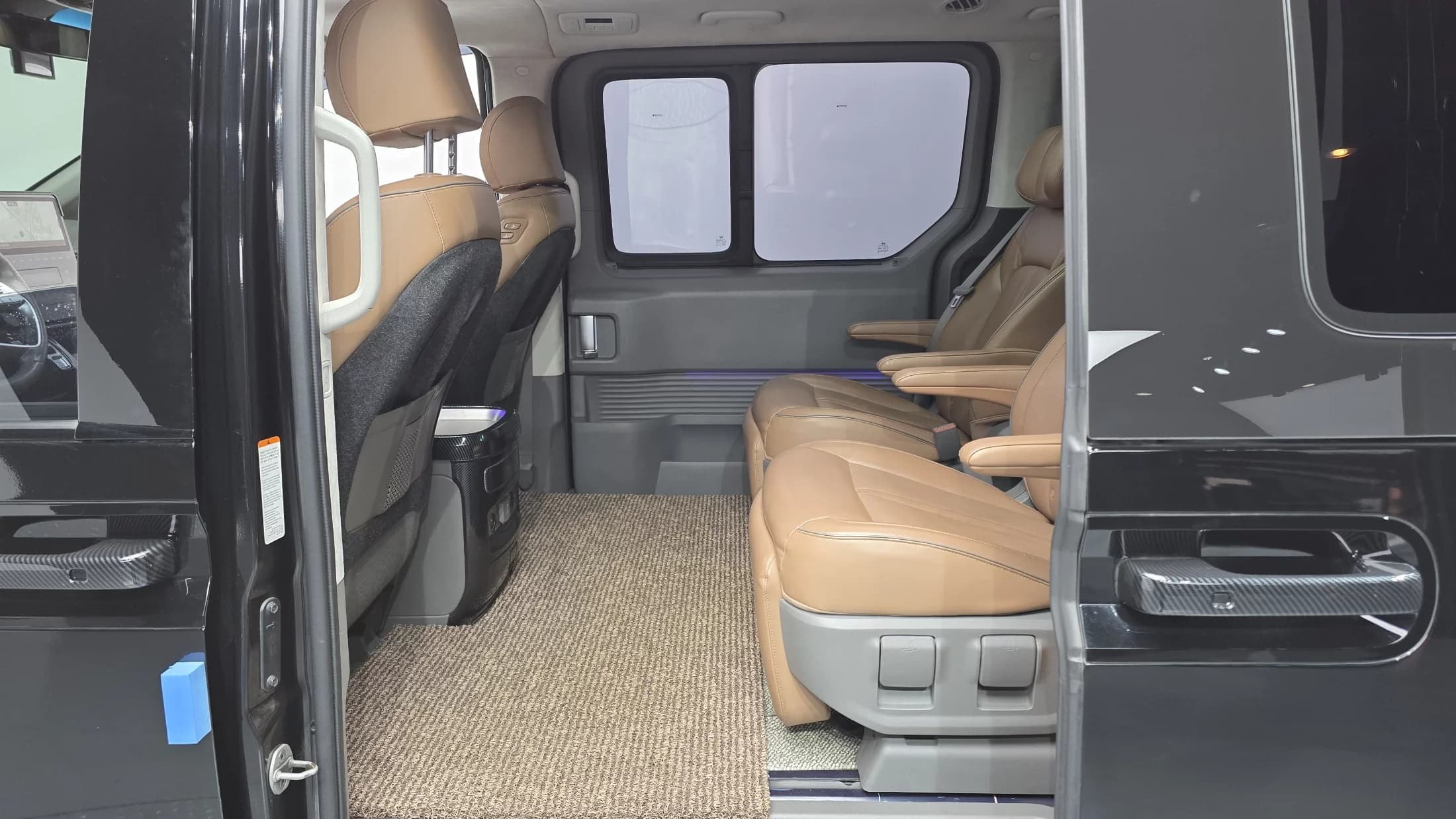 Hyundai Staria Lounge 7-Seater Inspiration, 2022 г. 213669 км. — фото 12