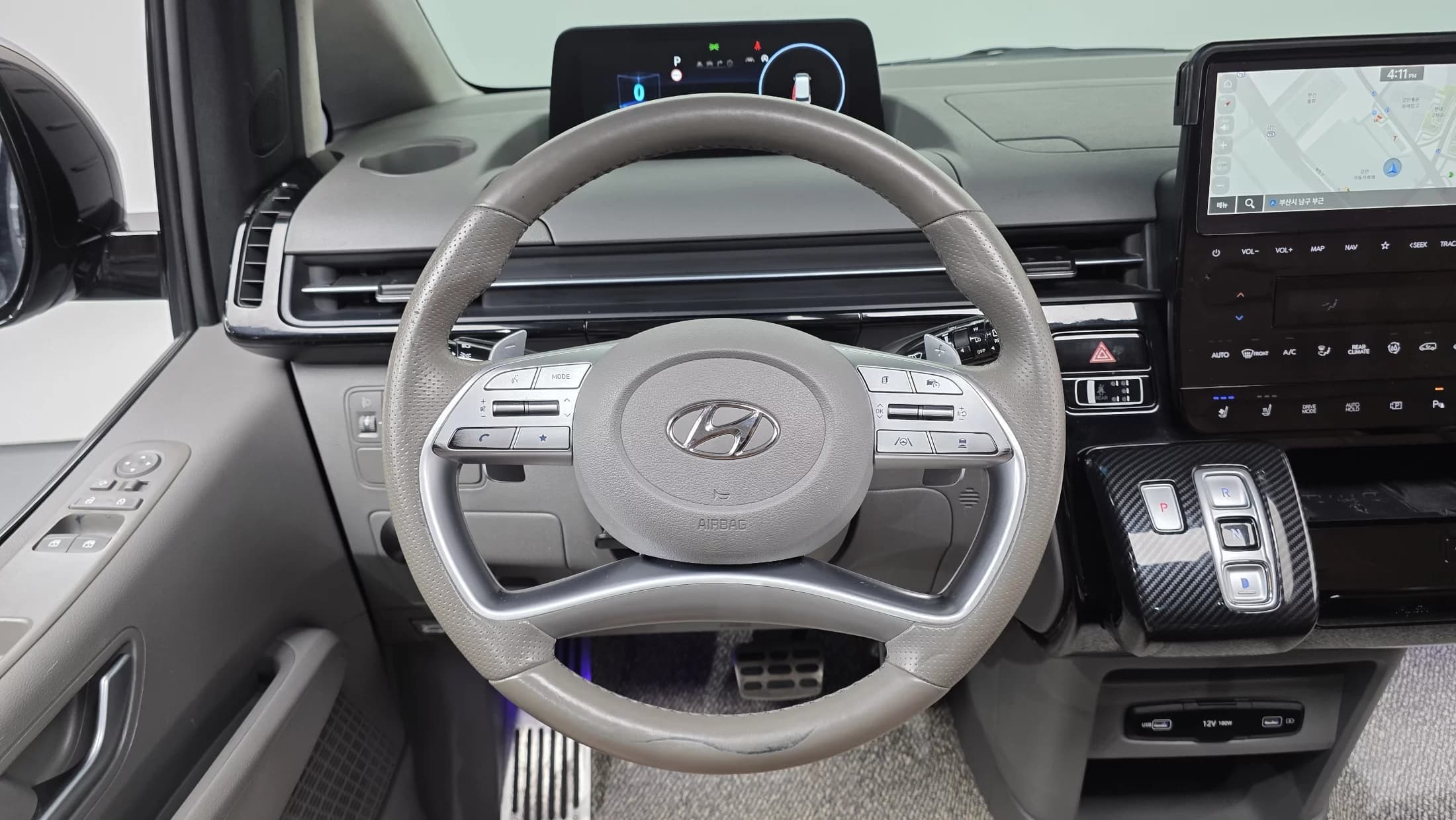 Hyundai Staria Lounge 7-Seater Inspiration, 2022 г. 213669 км. — фото 13