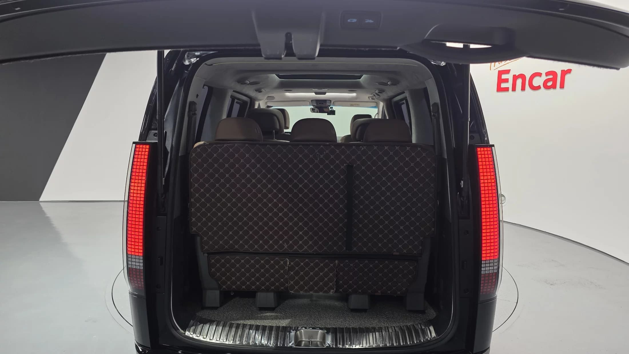 Hyundai Staria Lounge 7-Seater Inspiration, 2022 г. 213669 км. — фото 20