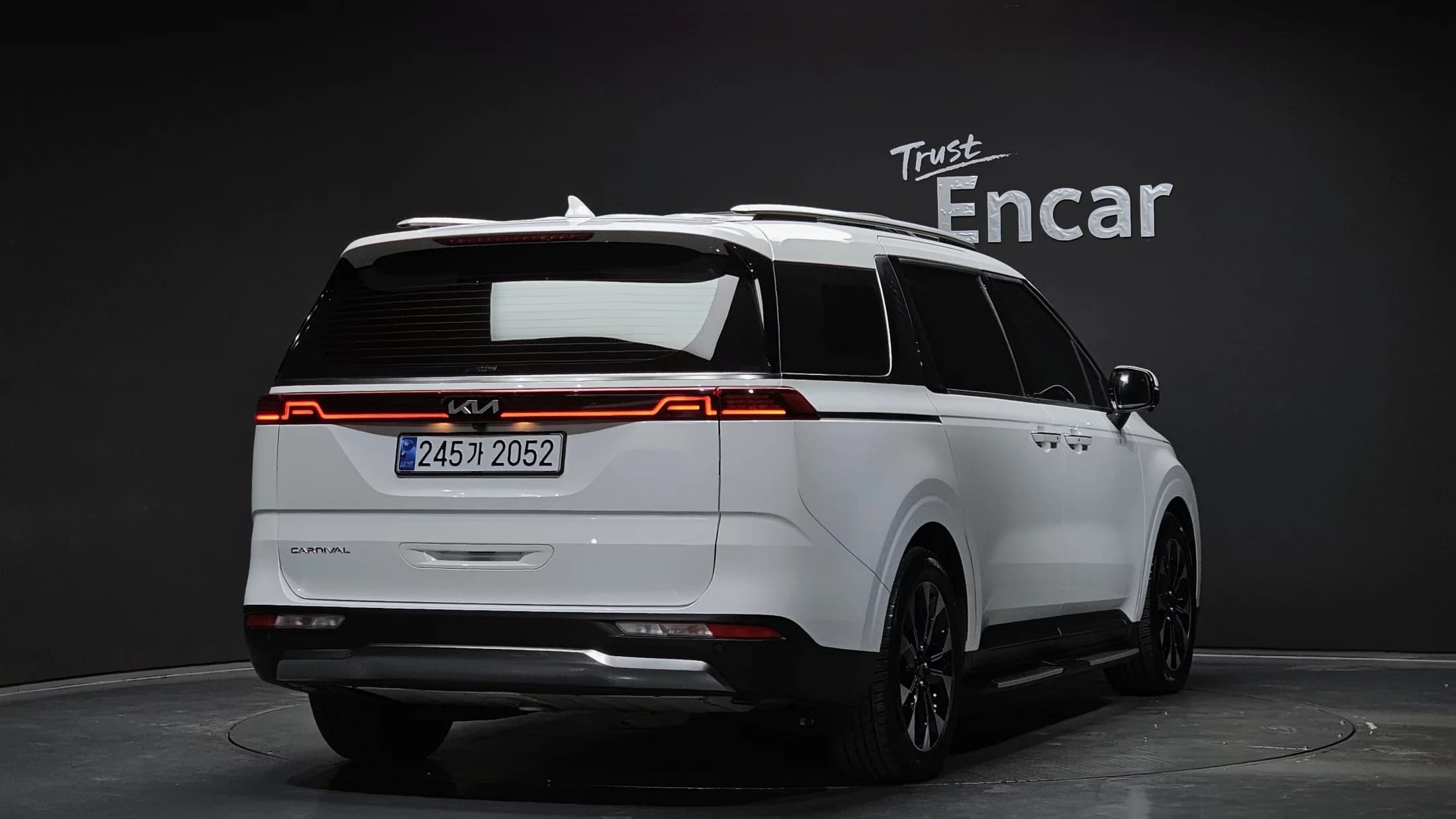 Kia Carnival 9-Seater Signature, 2022 г. 77080 км. — фото 2