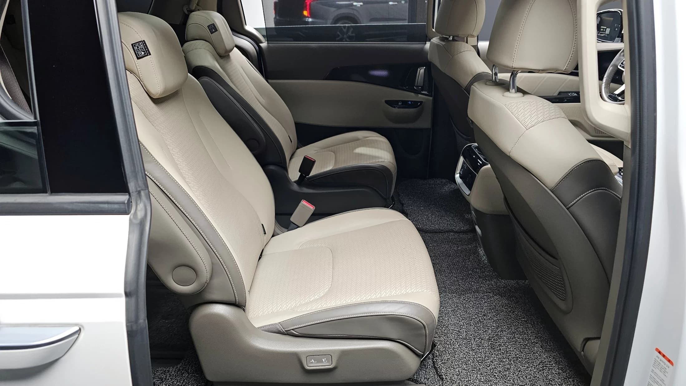 Kia Carnival 9-Seater Signature, 2022 г. 77080 км. — фото 11