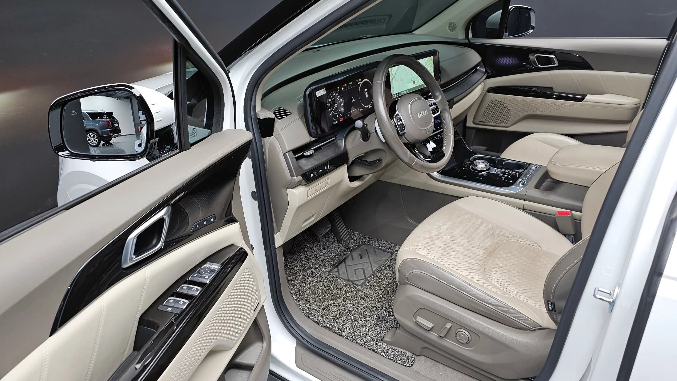 Kia Carnival 9-Seater Signature, 2022 г. 77080 км. — фото 13