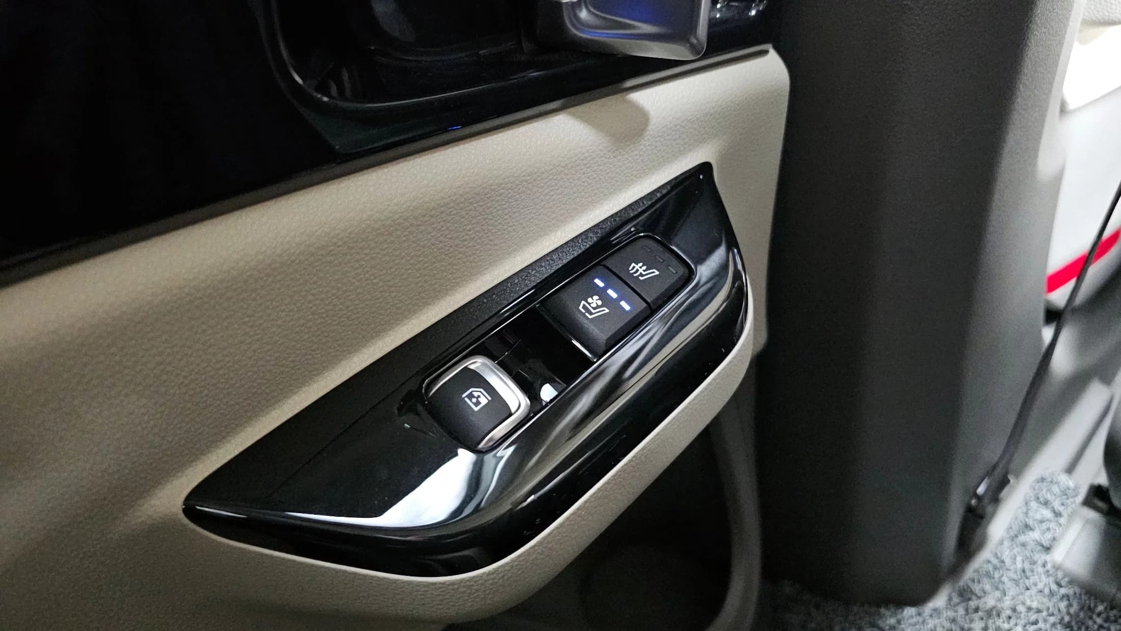 Kia Carnival 9-Seater Signature, 2022 г. 77080 км. — фото 19