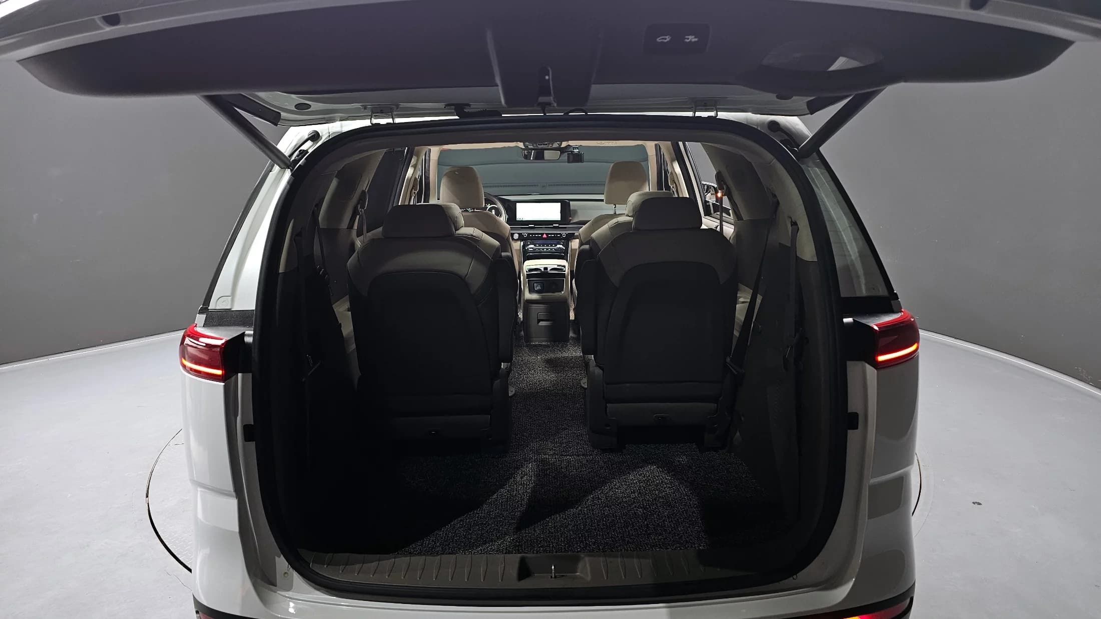 Kia Carnival 9-Seater Signature, 2022 г. 77080 км. — фото 20