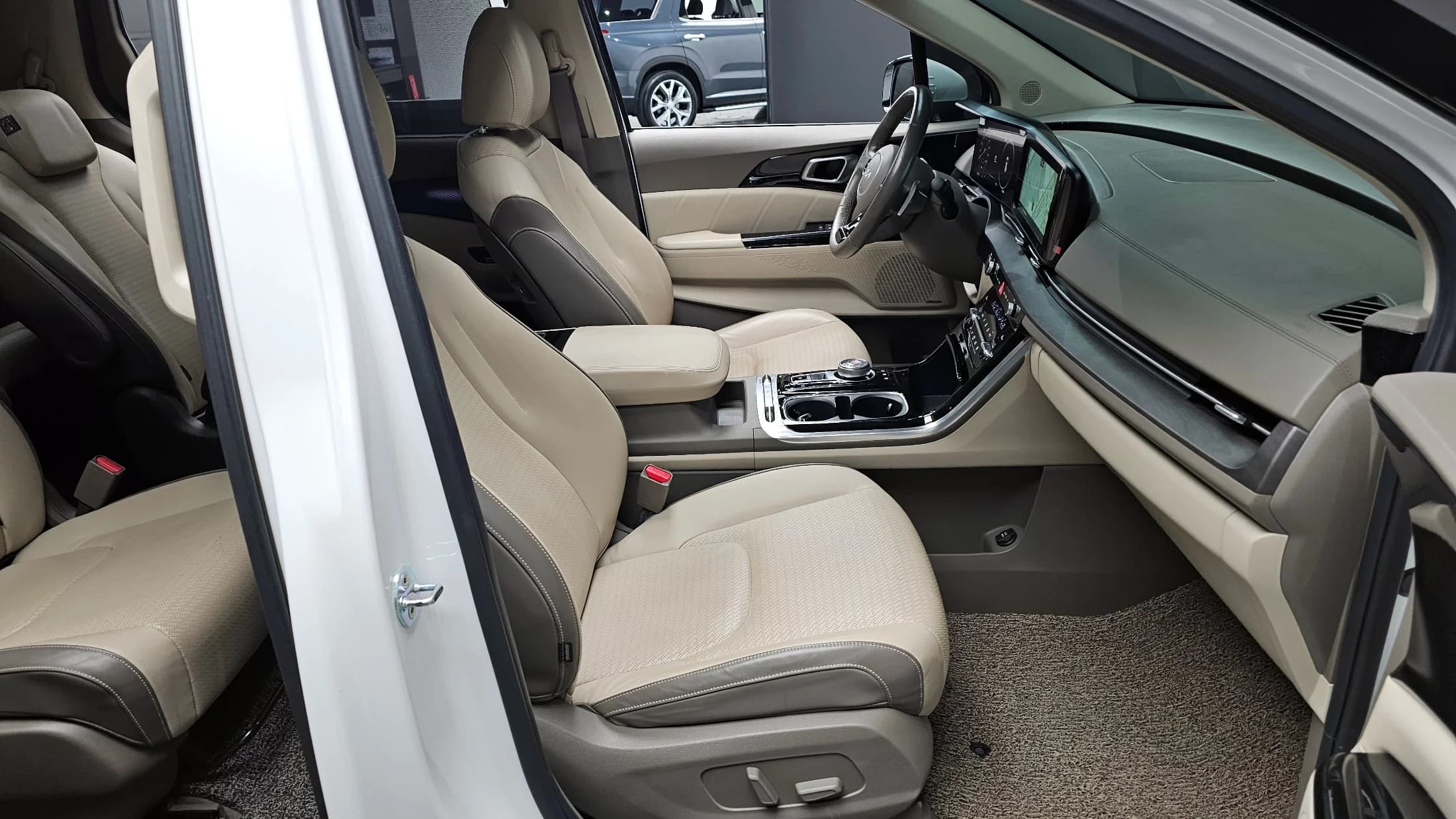 Kia Carnival 9-Seater Signature, 2022 г. 77080 км. — фото 10