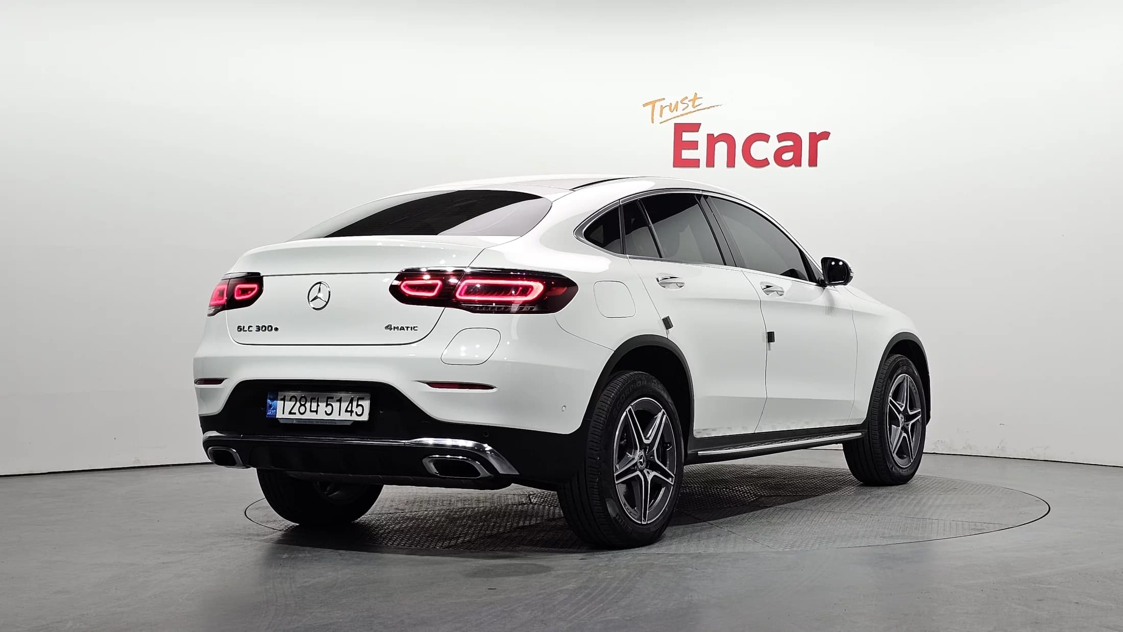 Mercedes-Benz GLC-Class GLC300e 4MATIC Coupe, гибрид, 2023 г. 42643 км. — фото 2