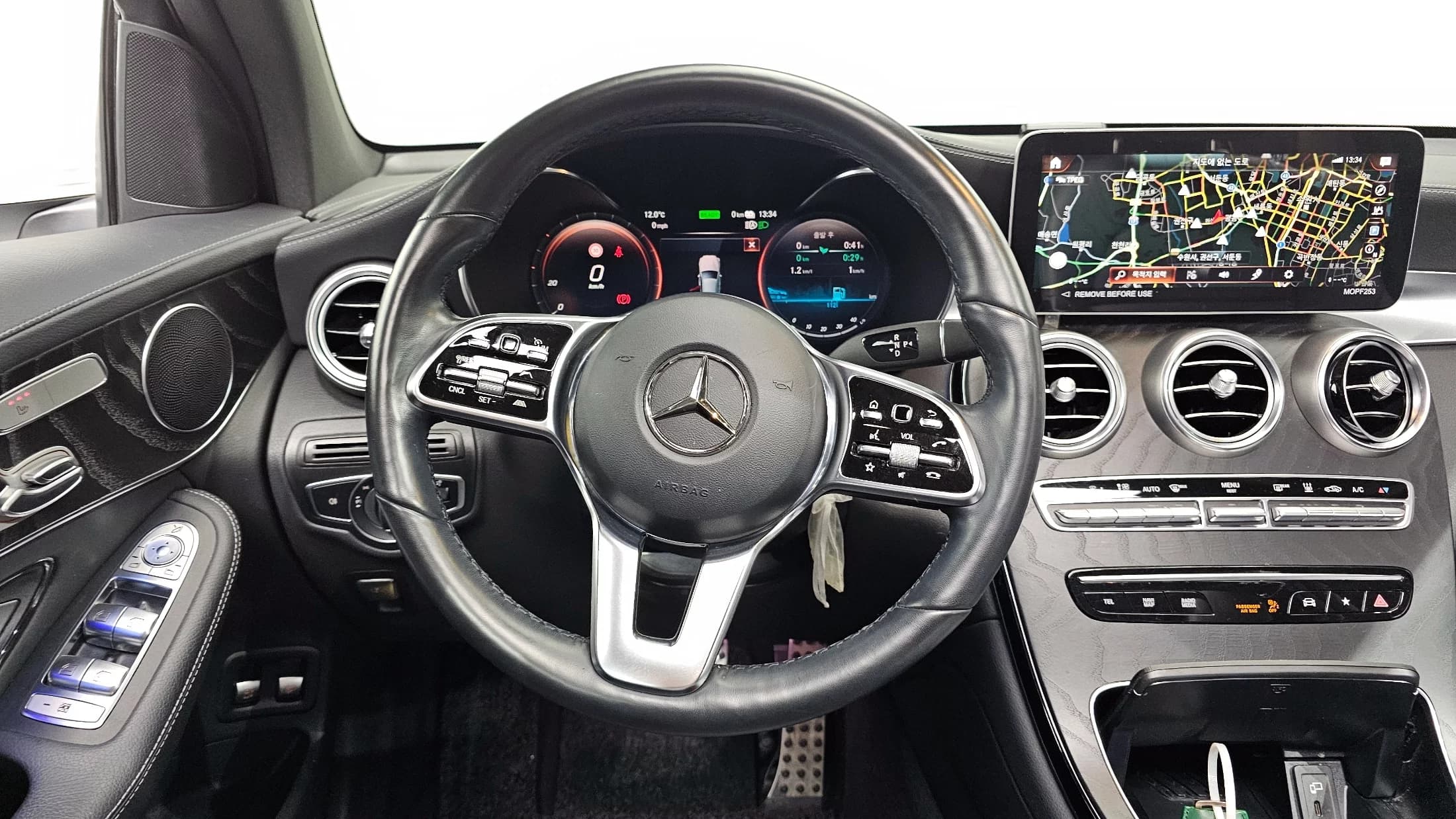 Mercedes-Benz GLC-Class GLC300e 4MATIC Coupe, гибрид, 2023 г. 42643 км. — фото 13